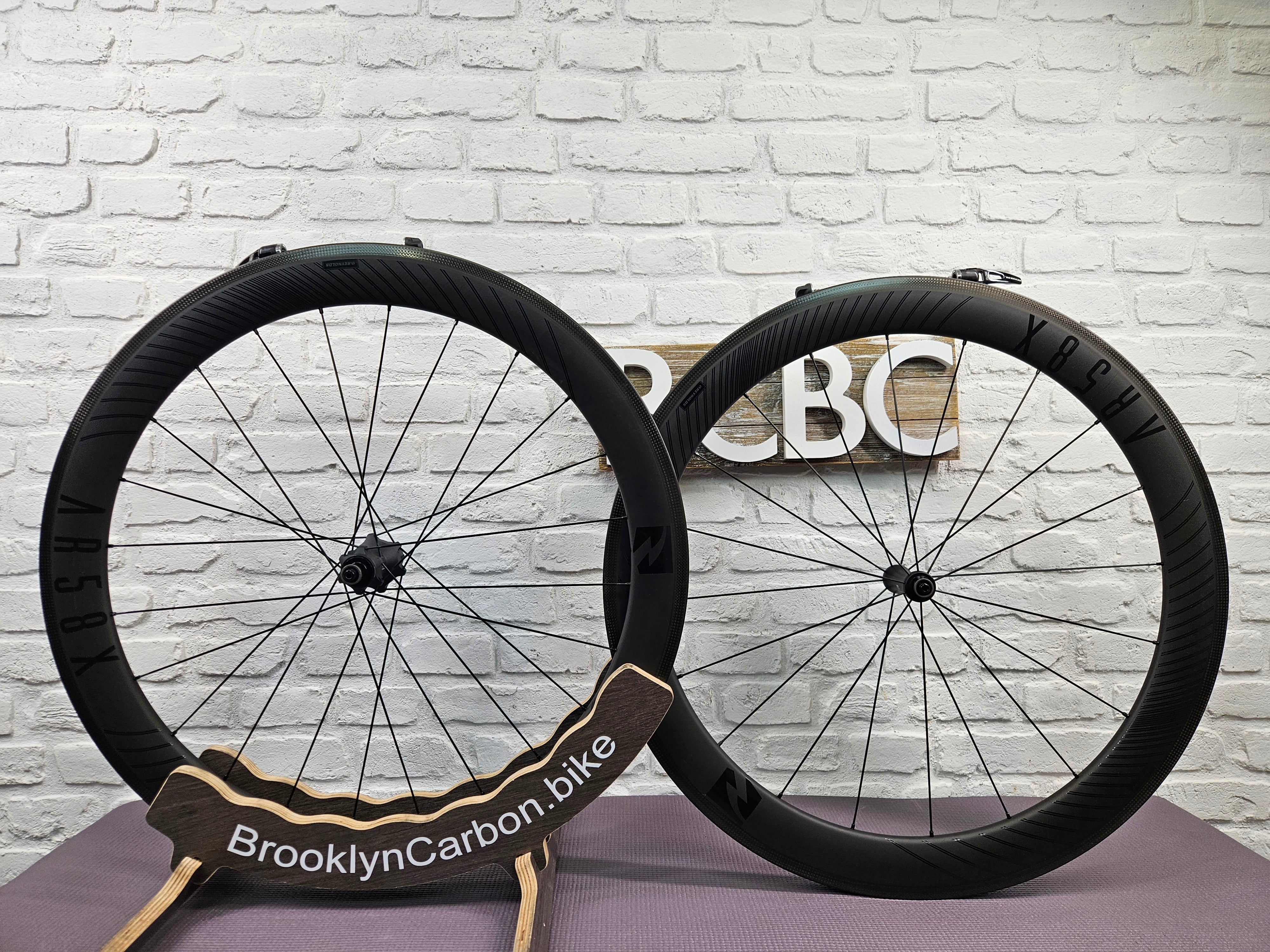 Reynolds Assault Carbon Fiber Clinchers 10 Speed Shimano 700c