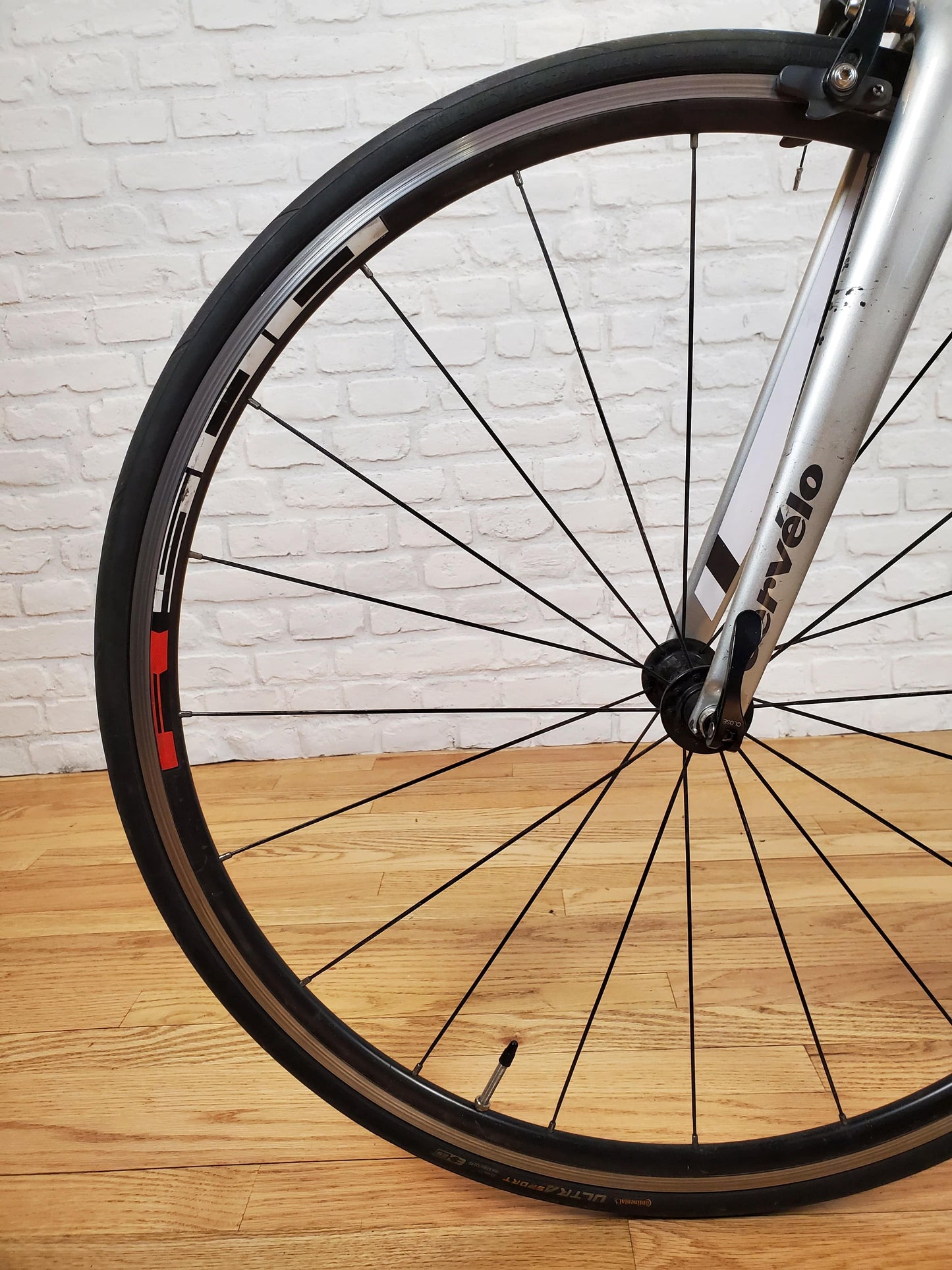 Close-up of Shimano R500 wheels with Continental Ultra Sport tires on Cervelo R3 road bike