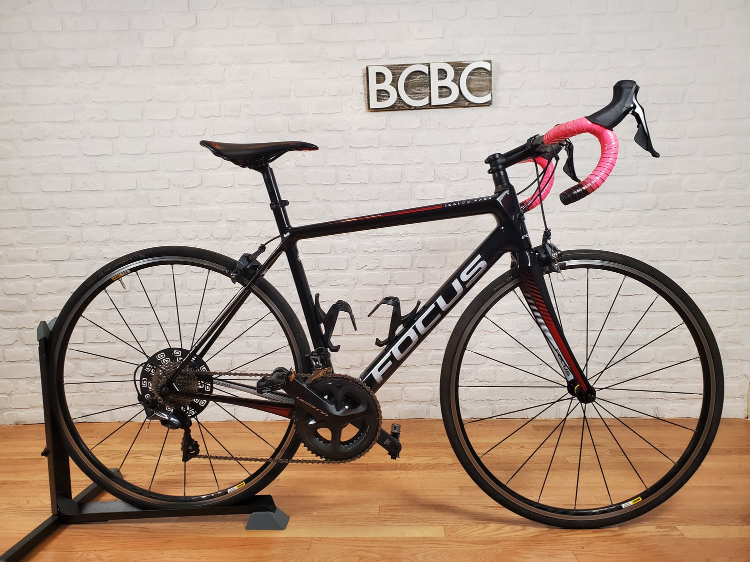 Pre-owned carbon fiber bikes for sale. Focus