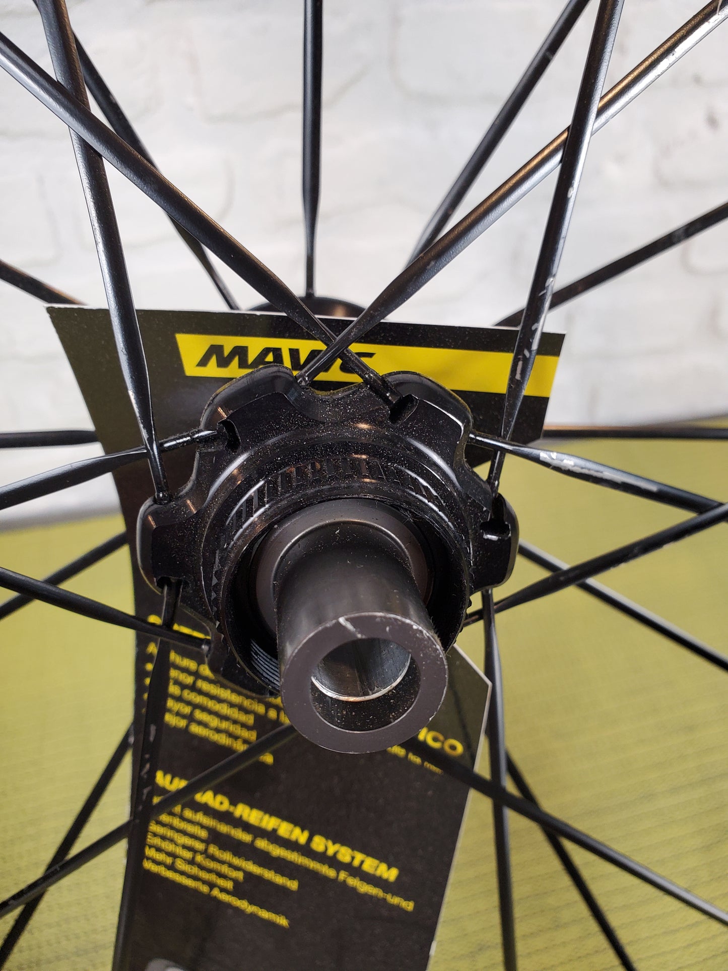 NEW Mavic Cosmic PRO SSC Carbon Clinchers Disc 11 Speed Shimano 700c