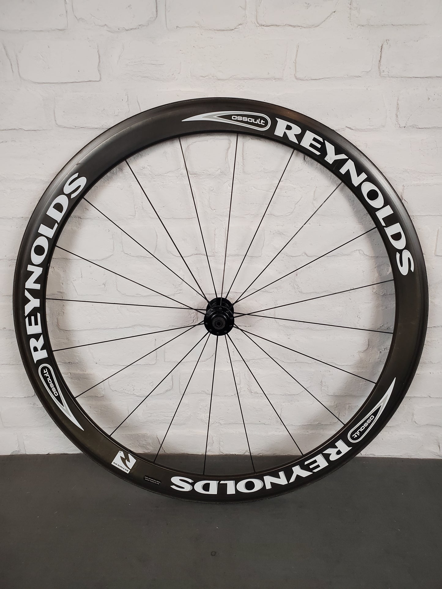 Reynolds Assault Carbon Fiber Clinchers 10 Speed Shimano 700c