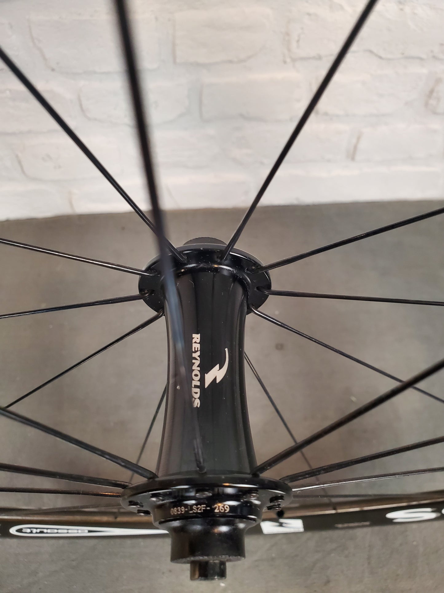 Reynolds Assault Carbon Fiber Clinchers 10 Speed Shimano 700c