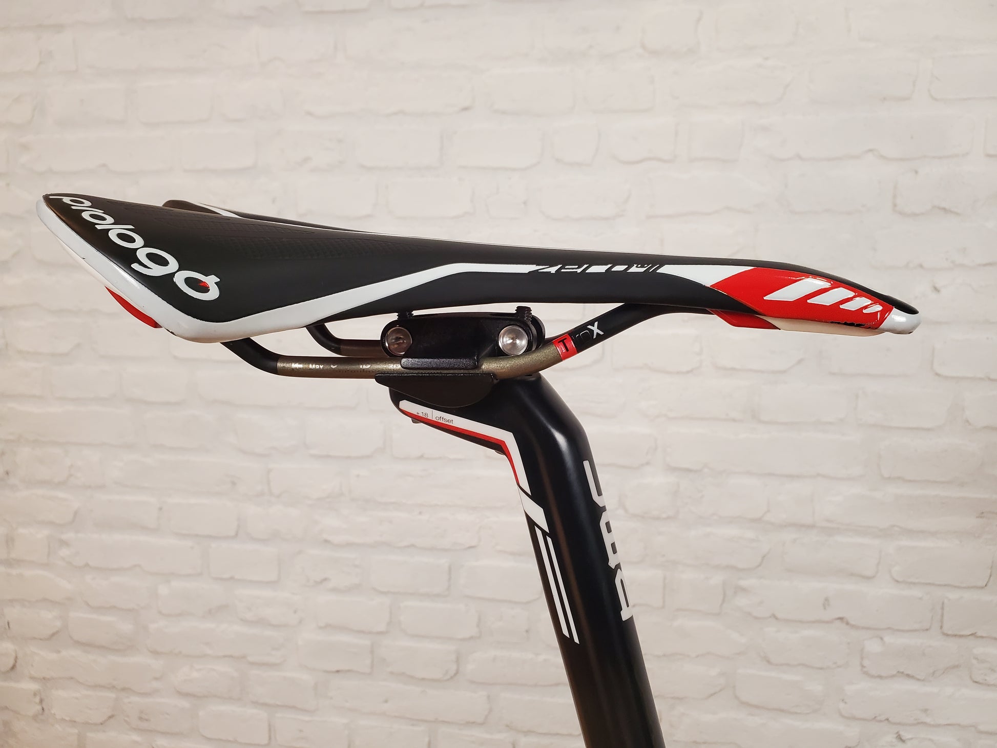 Carbon seat post with a Prologo saddle. 