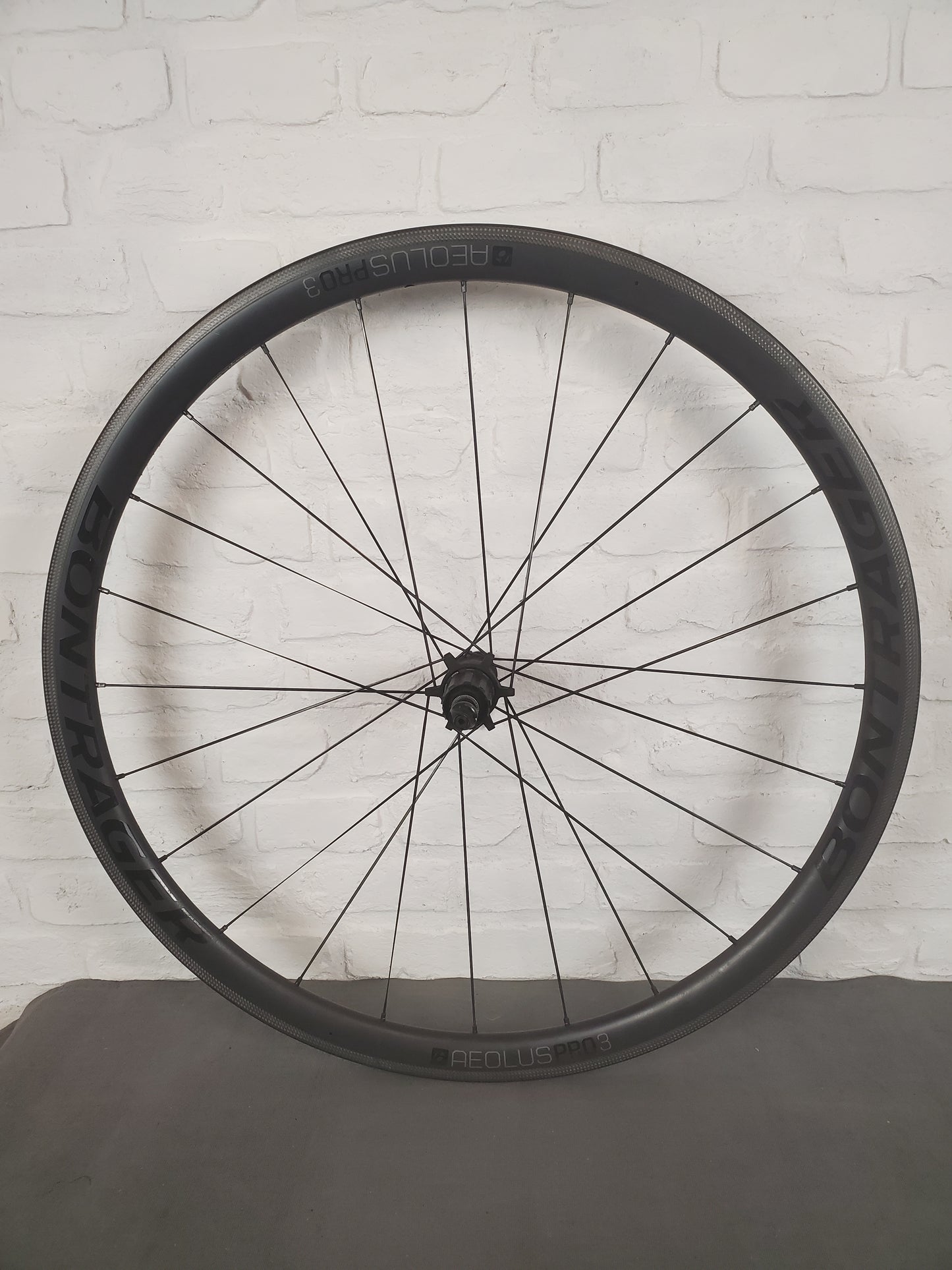 Bontrager Aeolus Pro 3 Carbon Fiber Clinchers 11 Speed Shimano 700c