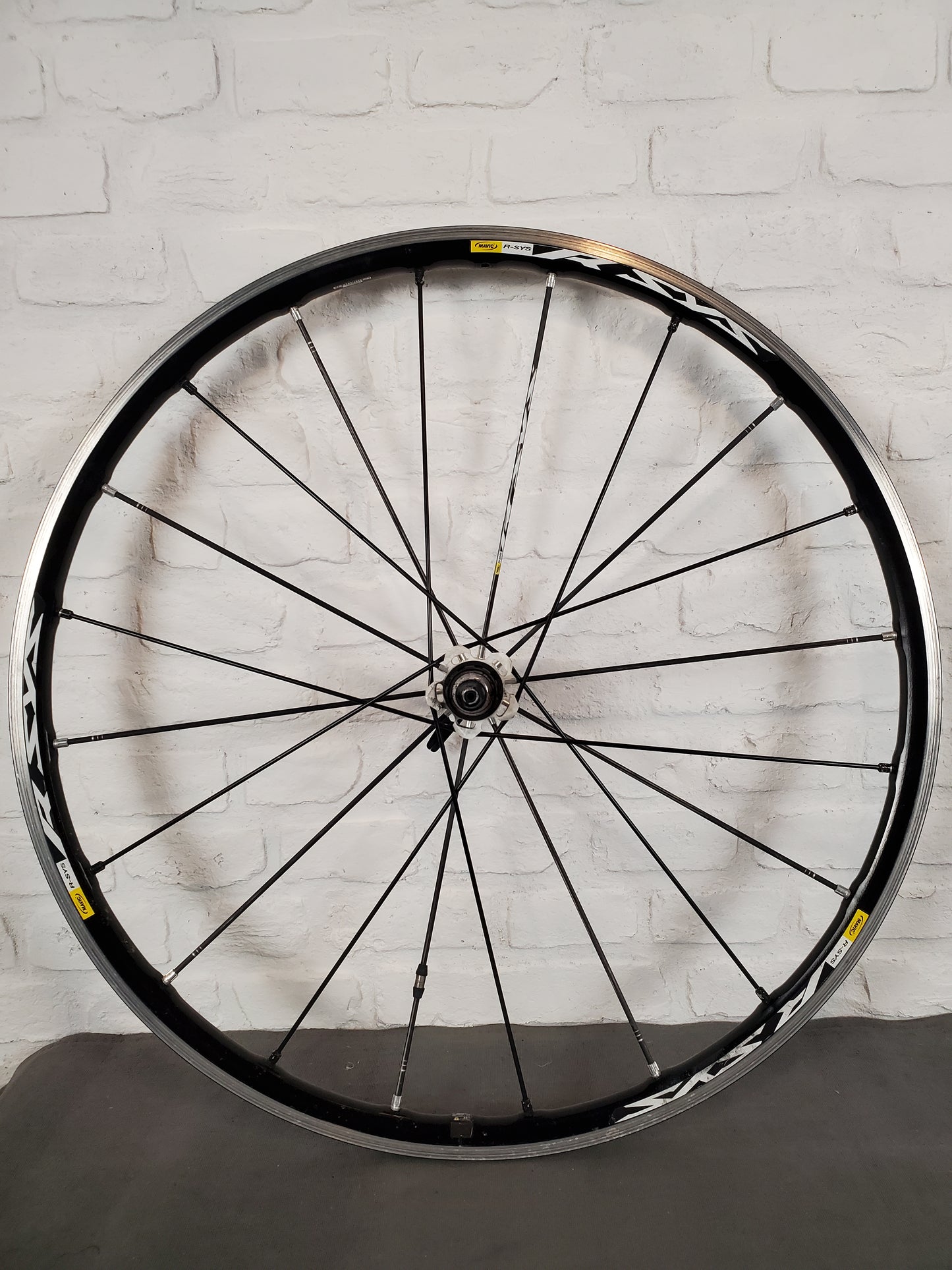 Mavic Cosmic R-Sys Carbon Fiber Clinchers 11 Speed Shimano 700c