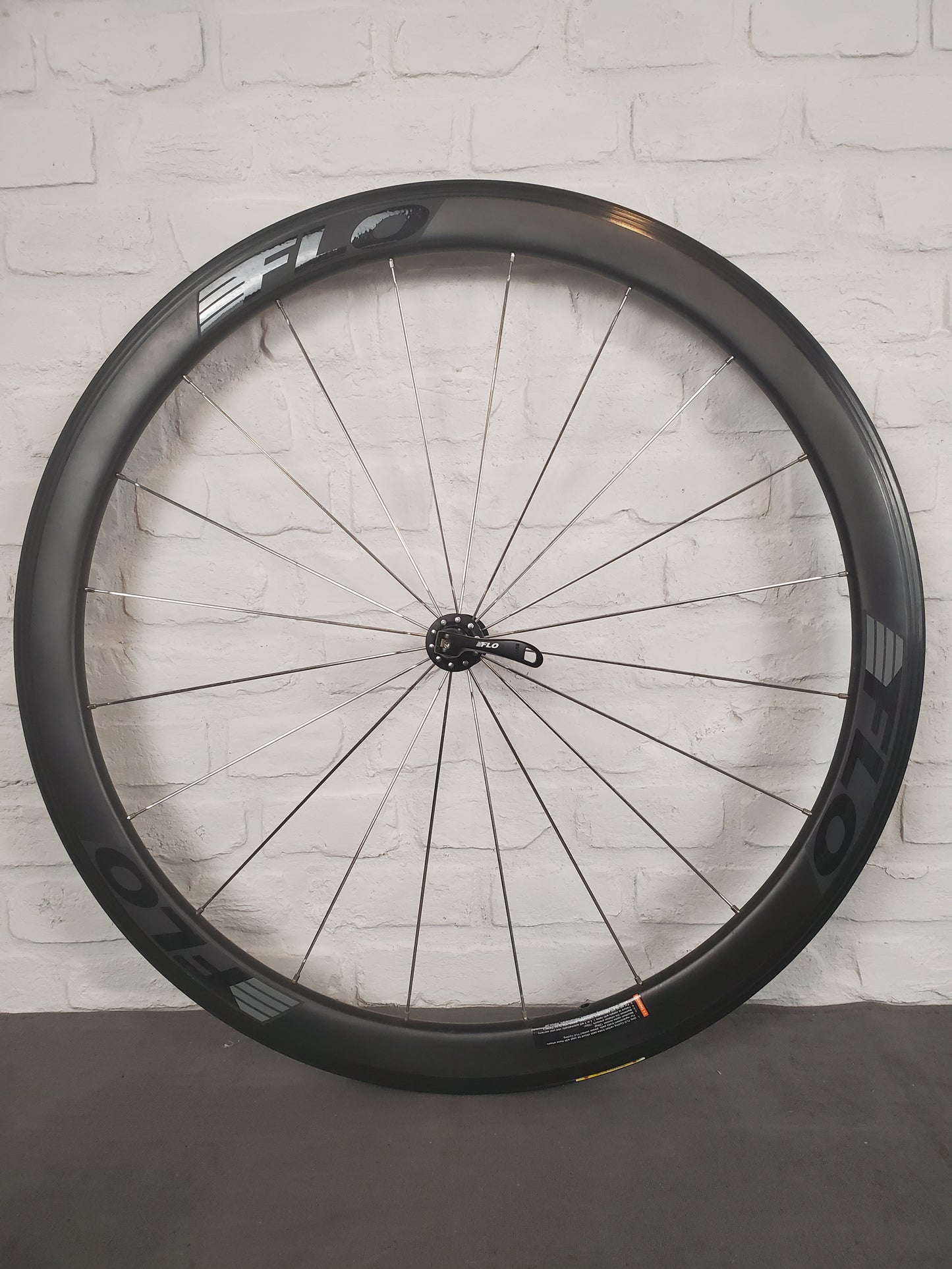 FLO Carbon Fiber Clinchers 11 Speed Shimano 700c