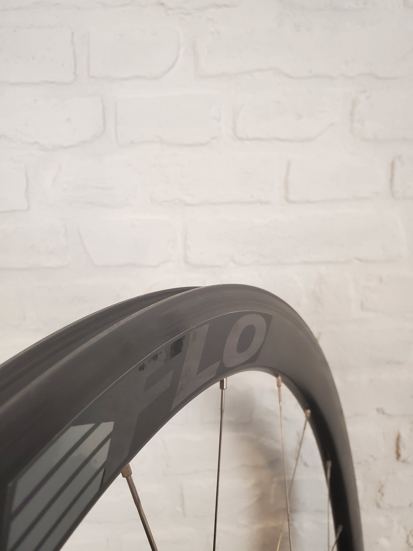 FLO Carbon Fiber Clinchers 11 Speed Shimano 700c