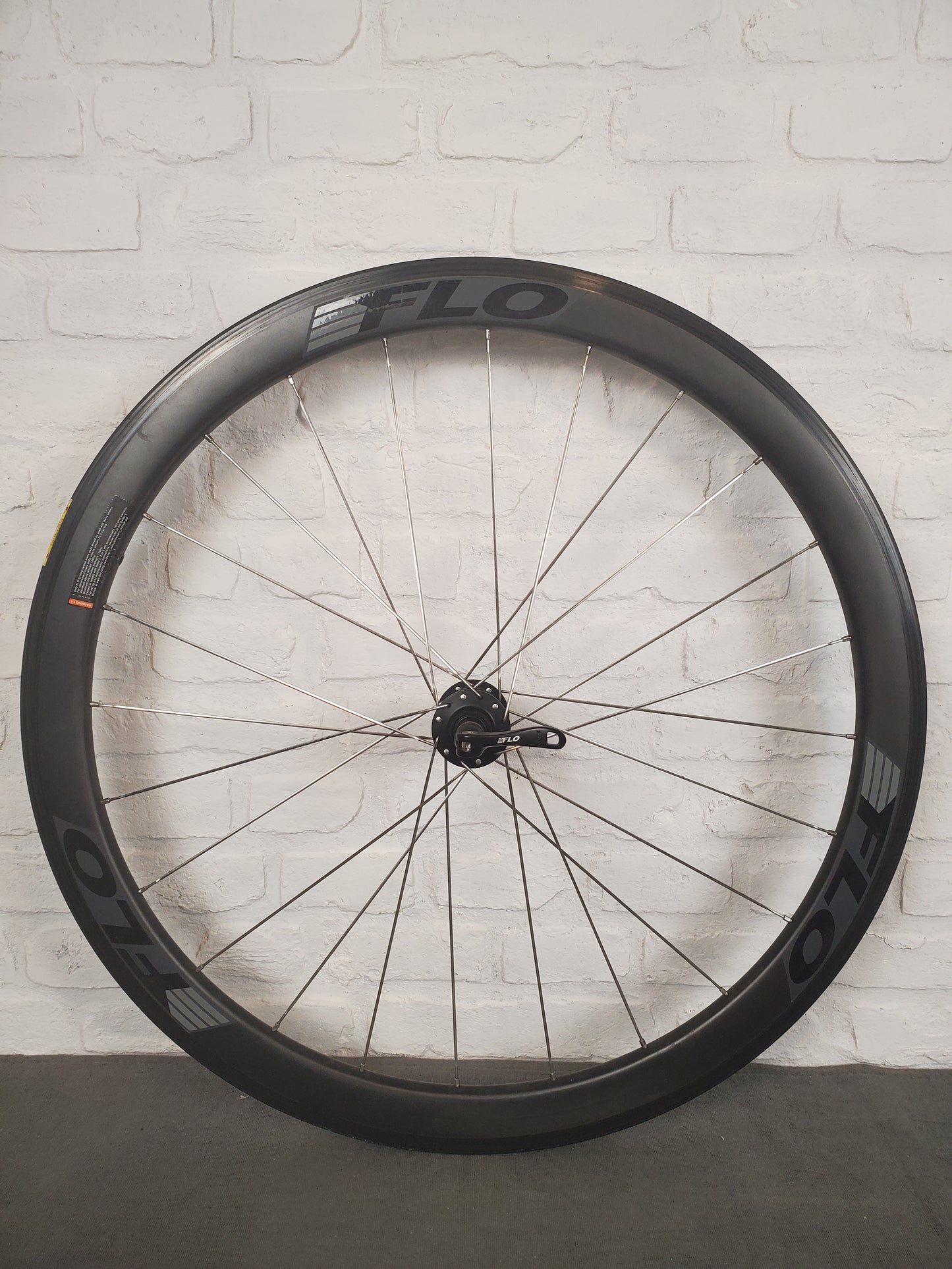 FLO Carbon Fiber Clinchers 11 Speed Shimano 700c