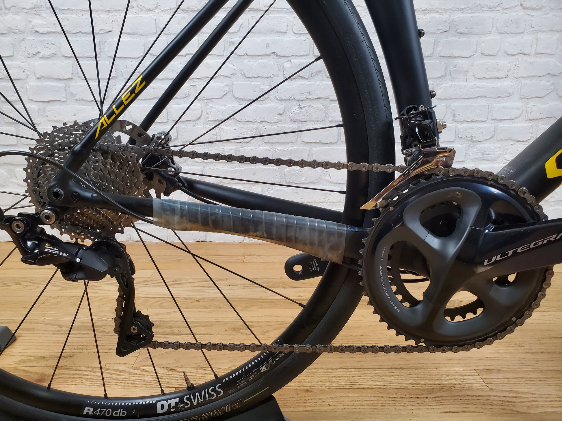 Ultegra crankset on Specialized Allez Sprint road bike