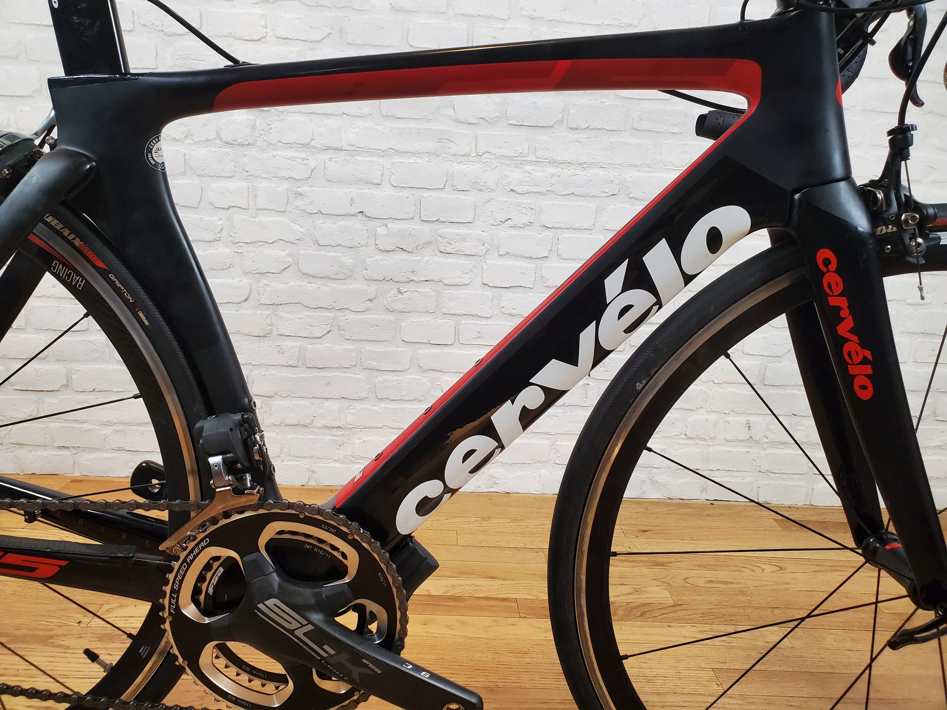 54cm frame size suitable for someone around 5'9 feet tall Cervelo S5 road bike