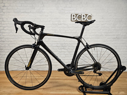 giant carbon fiber bicycle TCR C3 Road Bike 54cm Medium carving through corners Carbon Fiber Pioneers | Giant