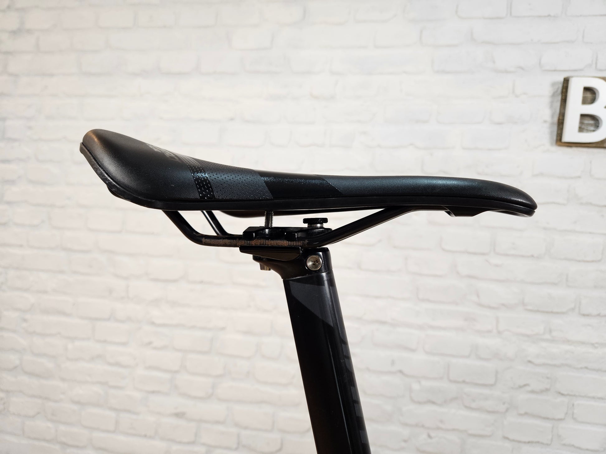 giant carbon fiber bicycle Used Road Bikes for Sale: Giant TCR Advanced 2 KOM 105