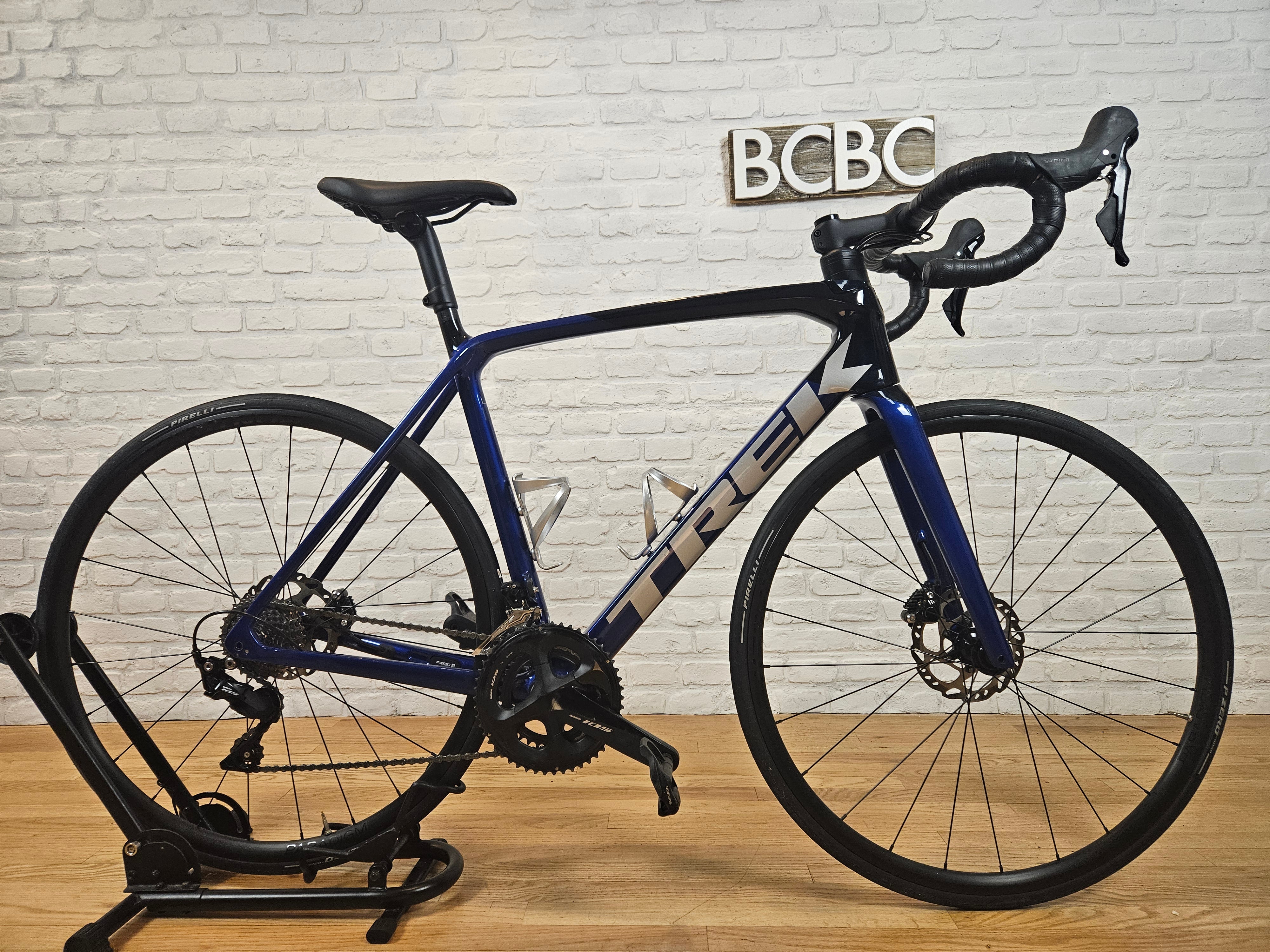 2022 Trek Emonda SL6 Disc Ultegra | Lightweight Climbing Road Bike