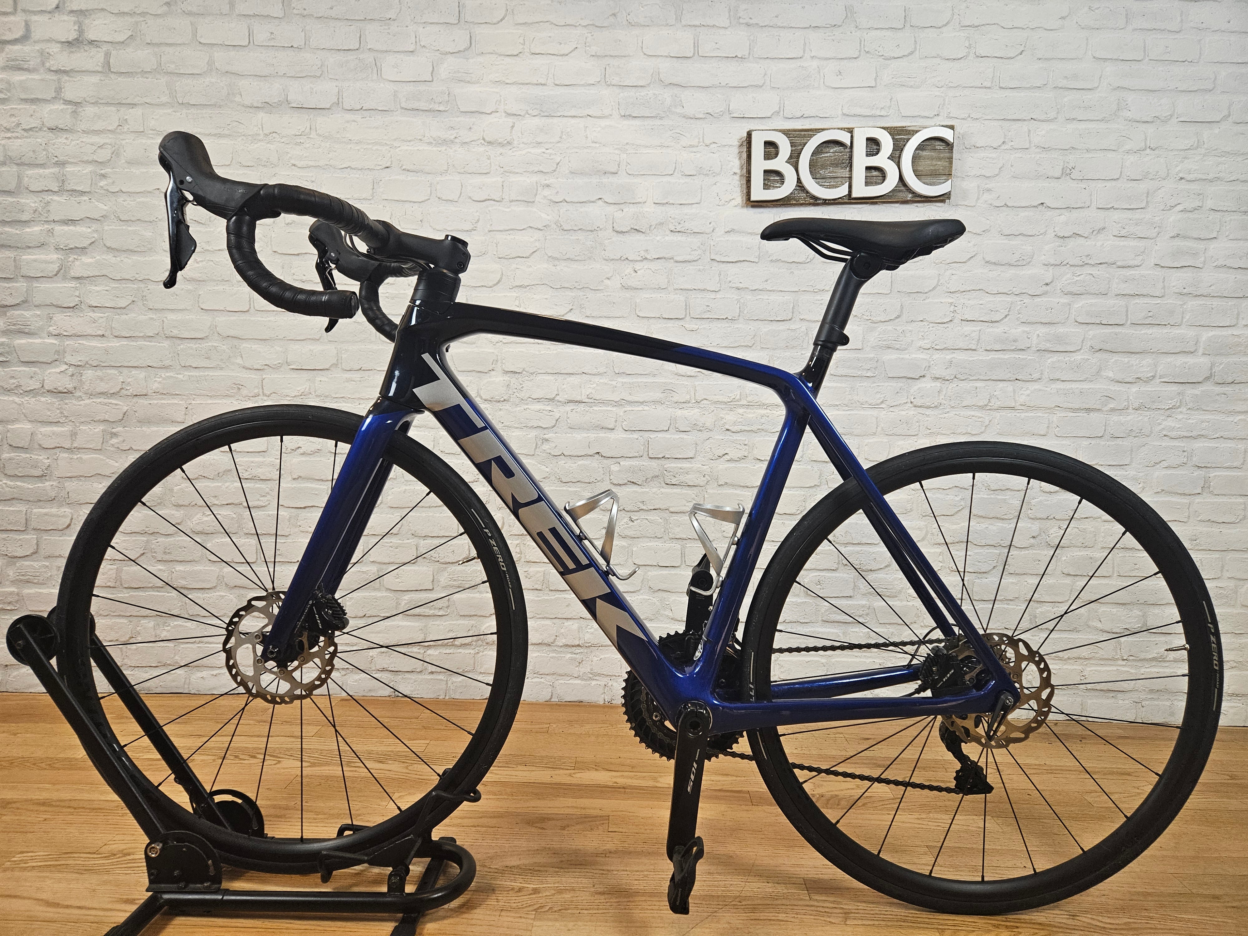 2022 Trek Emonda SL6 Disc Ultegra | Lightweight Climbing Road Bike