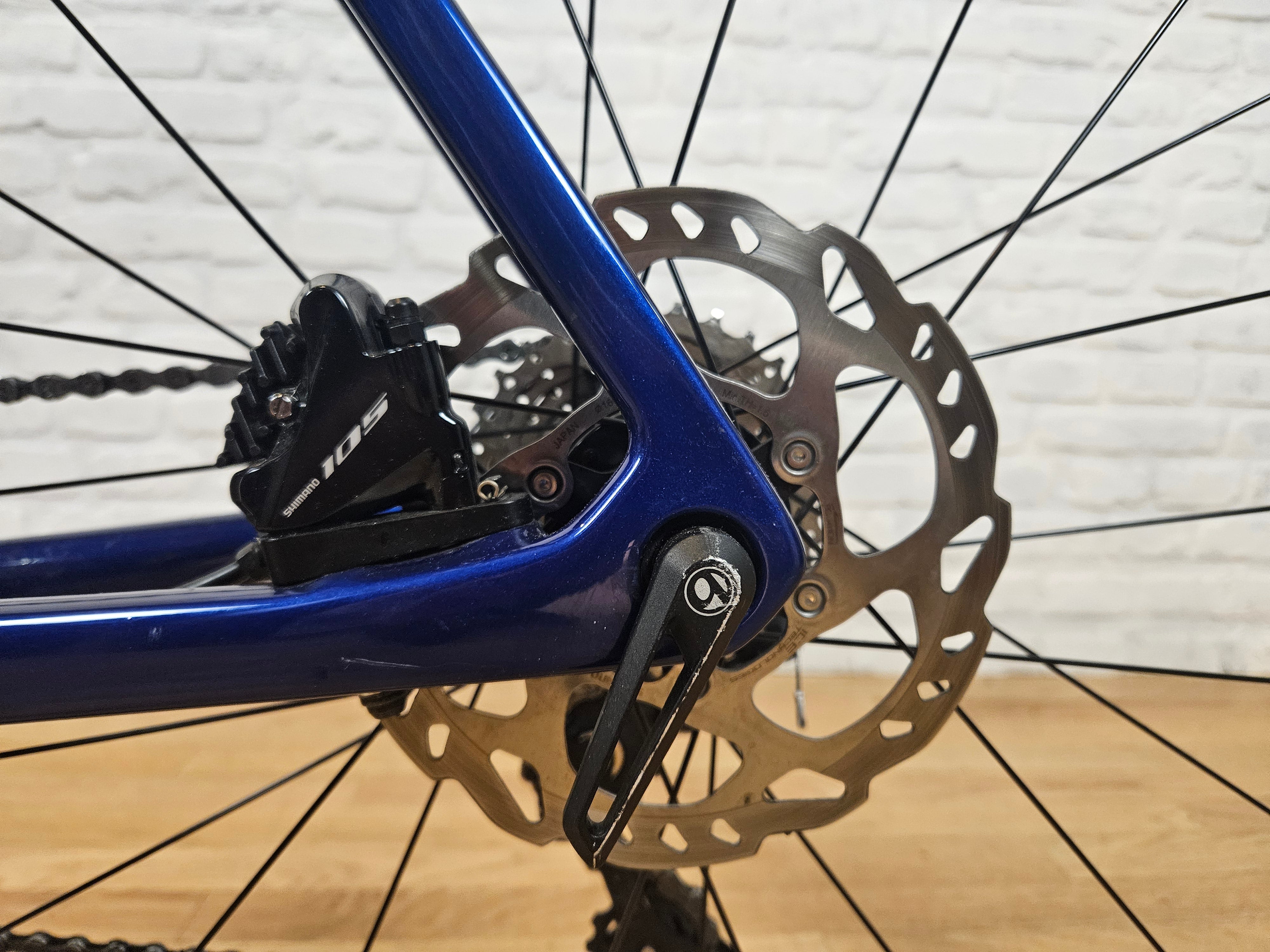 2022 Trek Emonda SL6 Disc Ultegra | Lightweight Climbing Road Bike