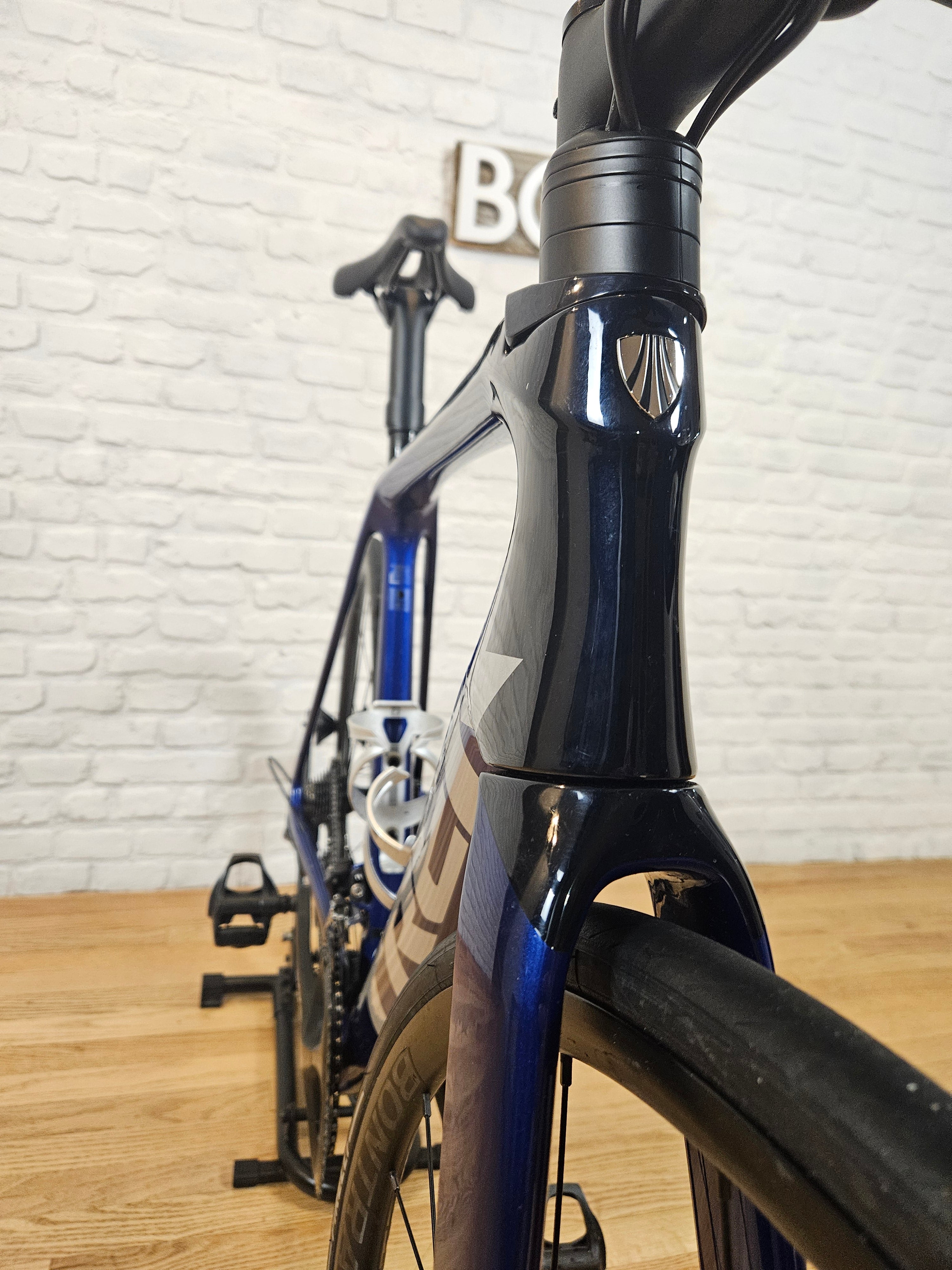 2022 Trek Emonda SL6 Disc Ultegra | Lightweight Climbing Road Bike