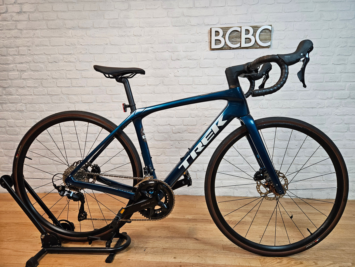 NEW 2023 Trek Domane SL 5 Disc 105 - 52cm - Brooklyn Carbon Bike Co.