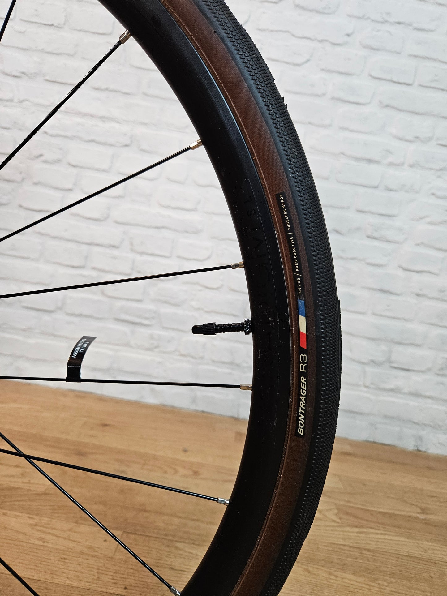 NEW 2023 Trek Domane SL 5 Disc 105 - 52cm - Brooklyn Carbon Bike Co.