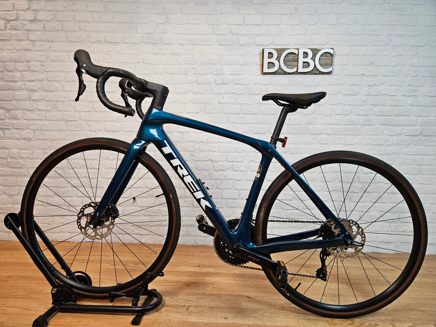 NEW 2023 Trek Domane SL 5 Disc 105 - 52cm - Brooklyn Carbon Bike Co.