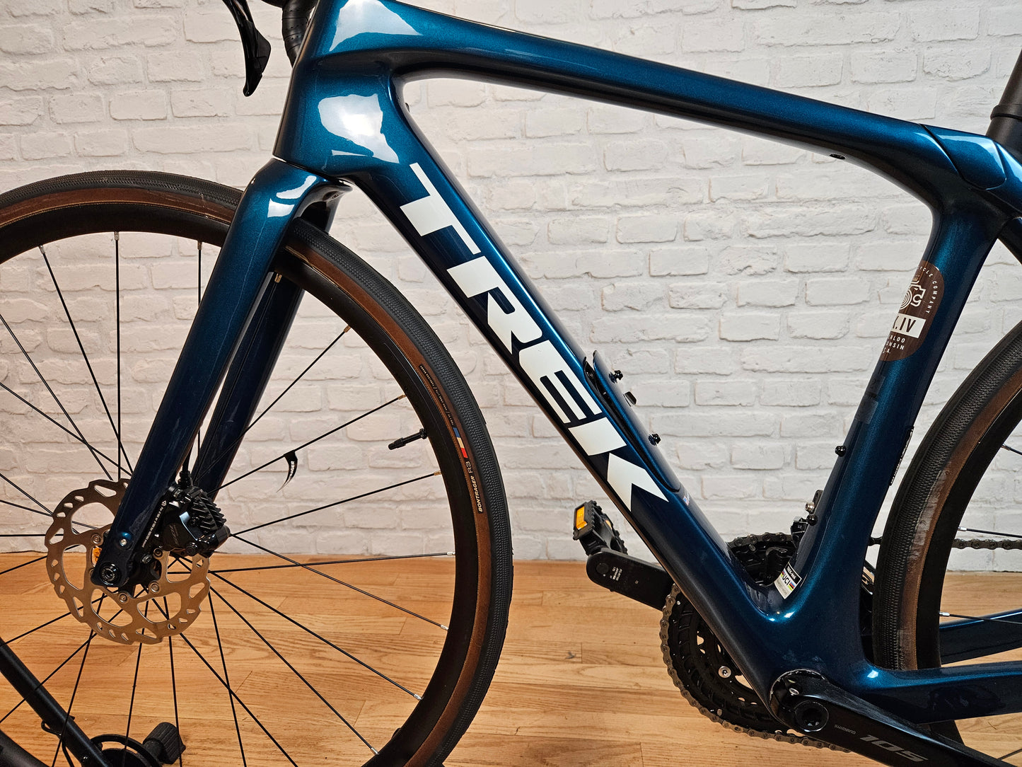 NEW 2023 Trek Domane SL 5 Disc 105 - 52cm - Brooklyn Carbon Bike Co.