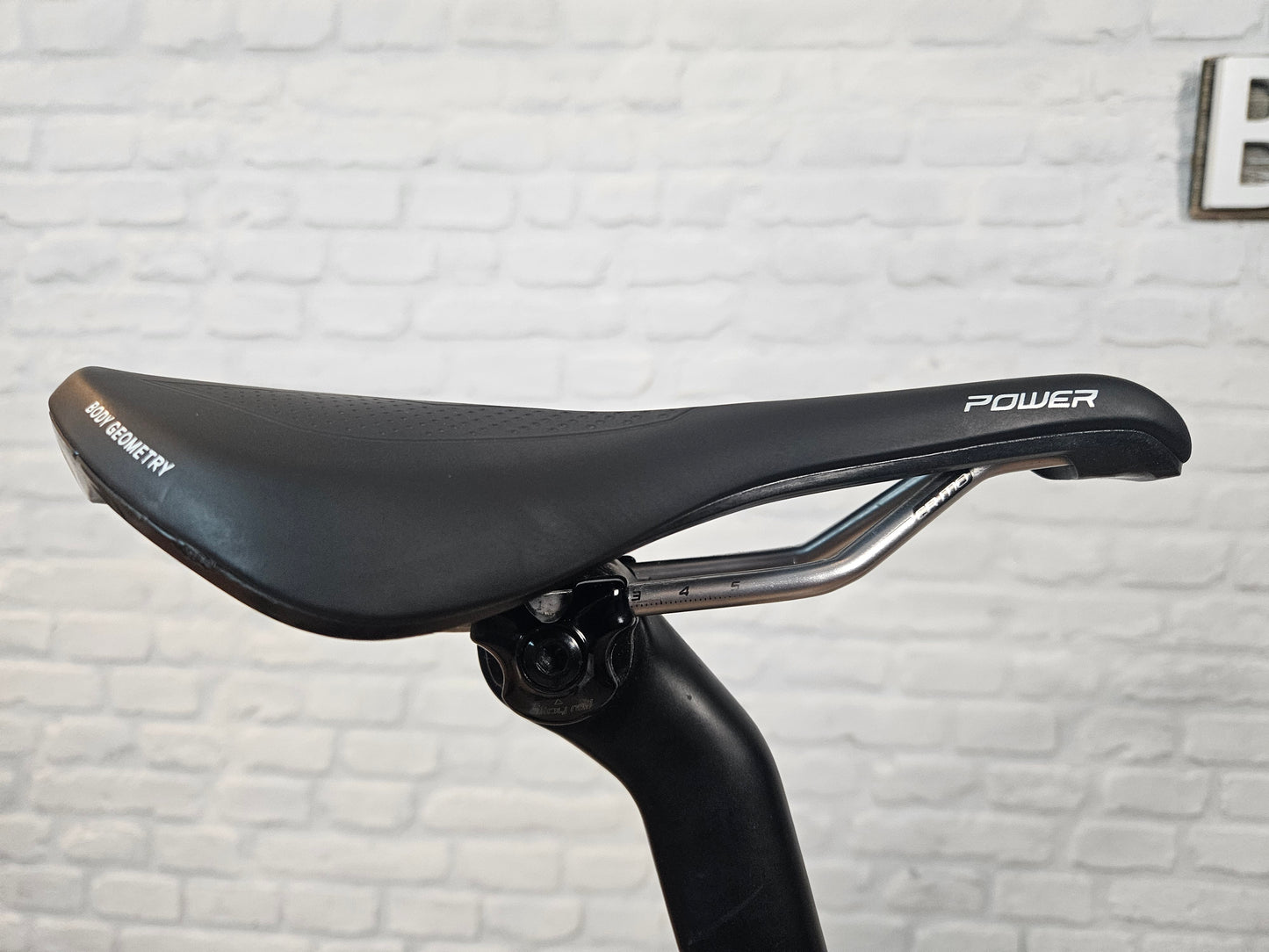 Used 2021 Specialized Roubaix Comp Disc Ultegra - 54cm