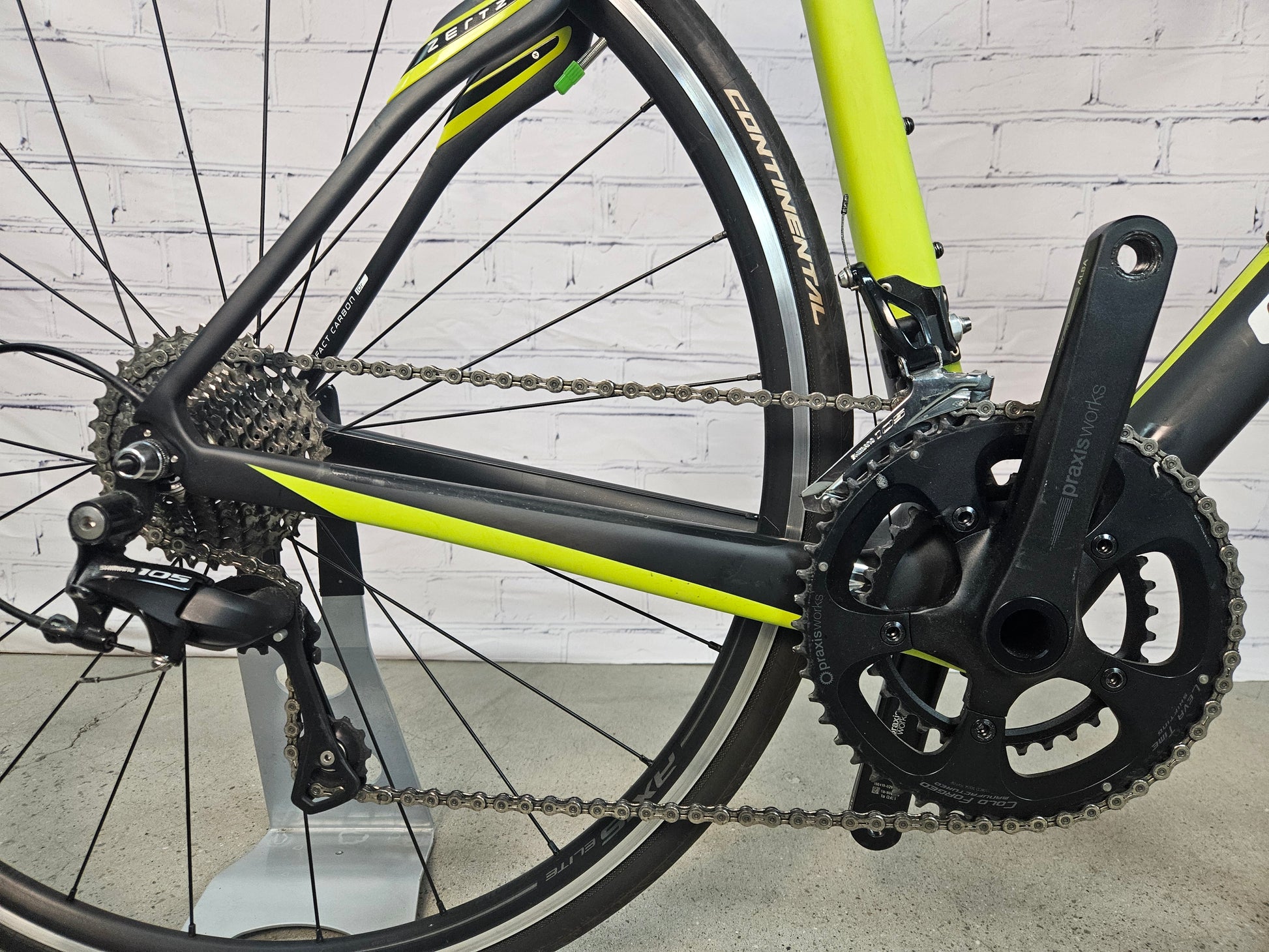 Used 2017 Specialized Roubaix SL4 105 - 52cm - Brooklyn Carbon Bike Co.