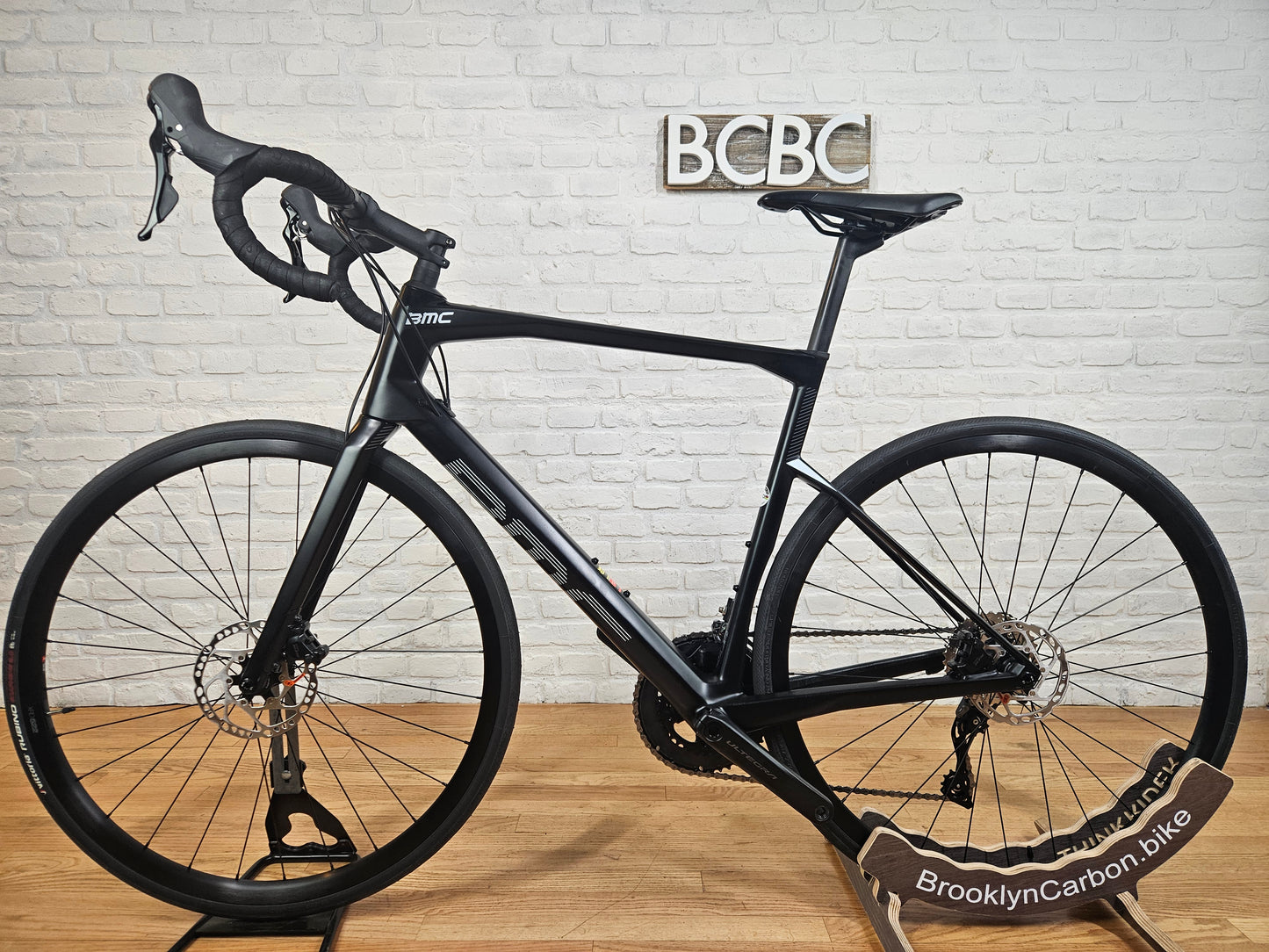 NEW 2024 BMC RoadMachine SIX 105 - 56cm