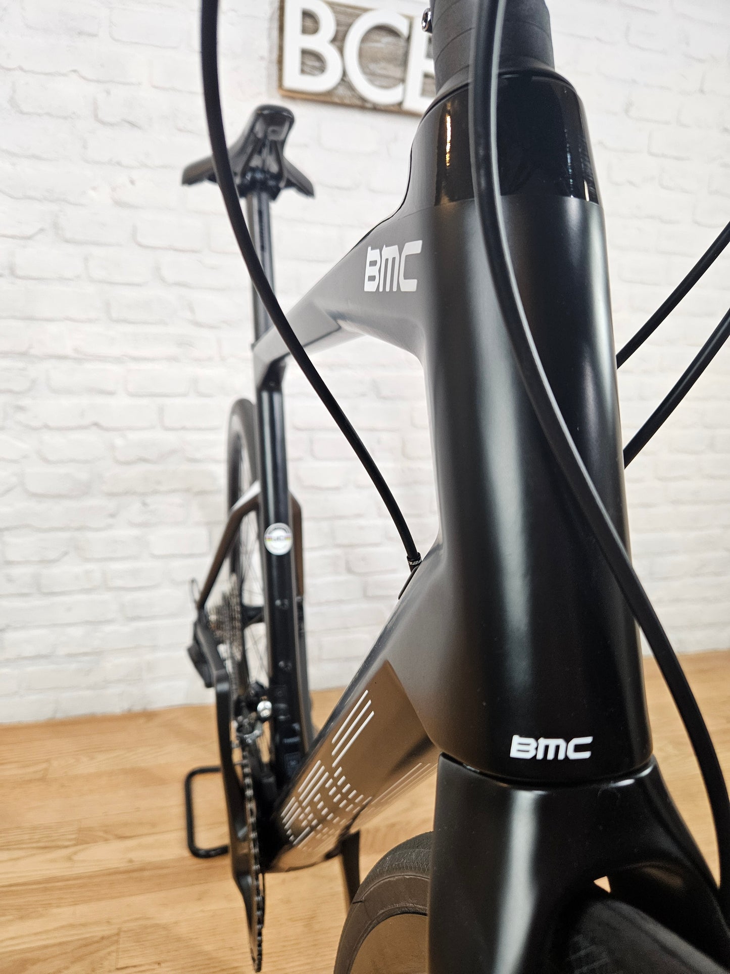 NEW 2024 BMC RoadMachine SIX 105 - 56cm