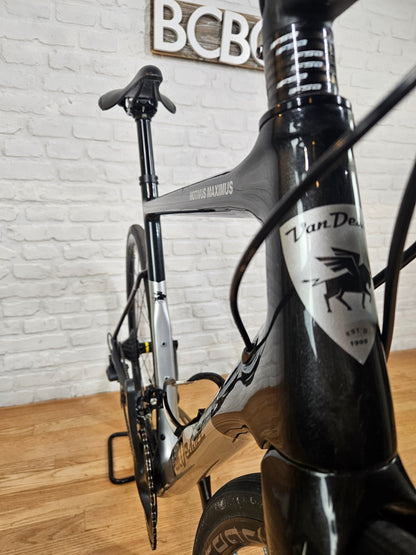 Used 2018 Van Dessel Motivus Maximus Disc Ultegra - 54cm