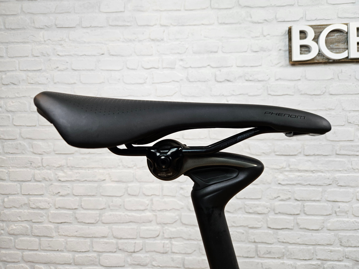 Used 2018 Specialized Roubaix Comp Disc Ultegra - 52cm