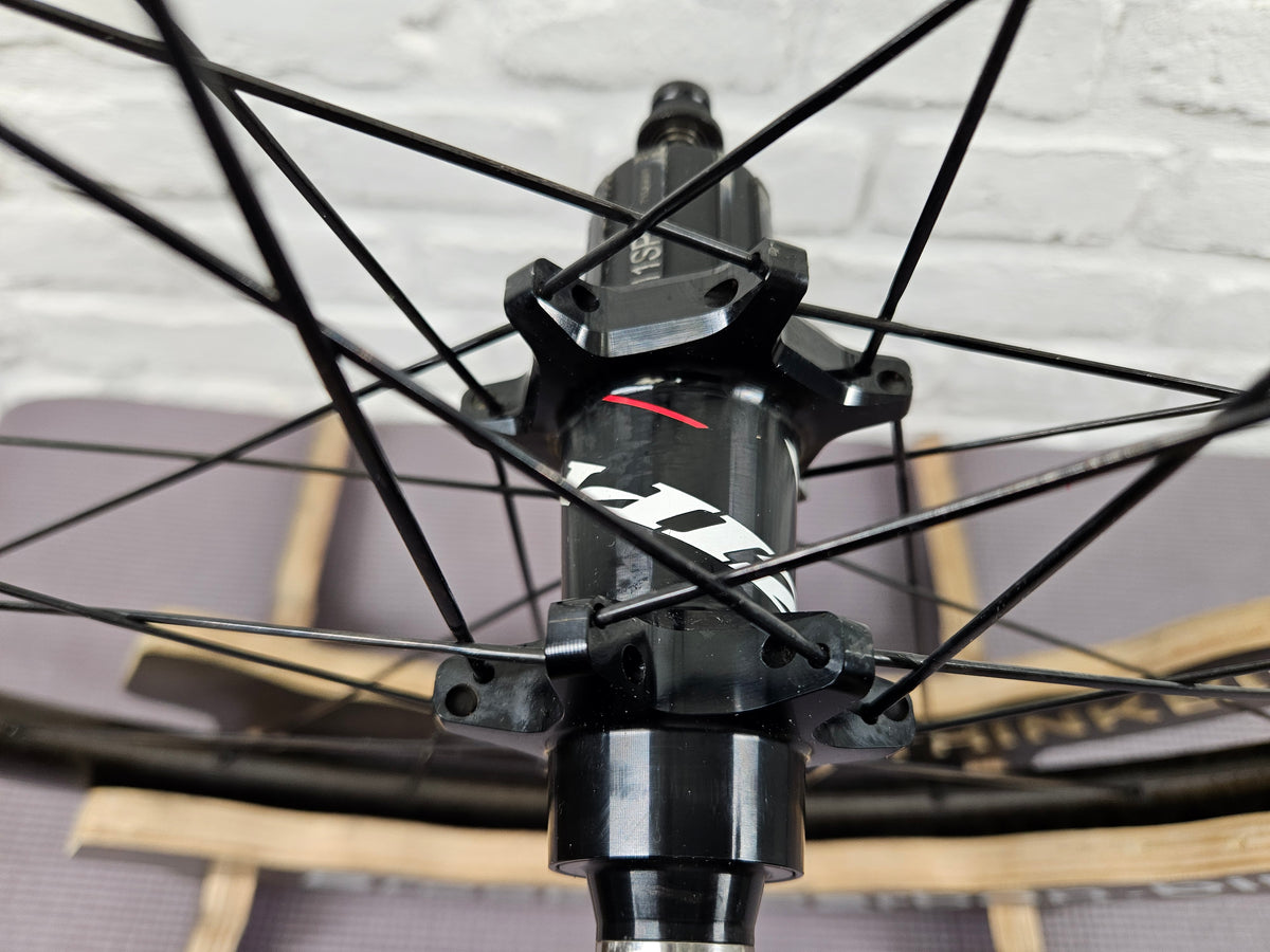 Zipp 303 Firecrest Carbon Fiber Rim Brake Clinchers 11 Speed Shimano 700c