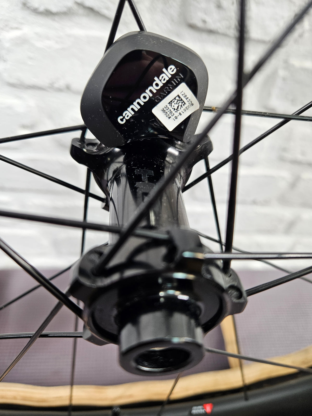 Cannondale HollowGram Knot 64 Disc Carbon Fiber Clinchers 11 Speed Shimano 700c