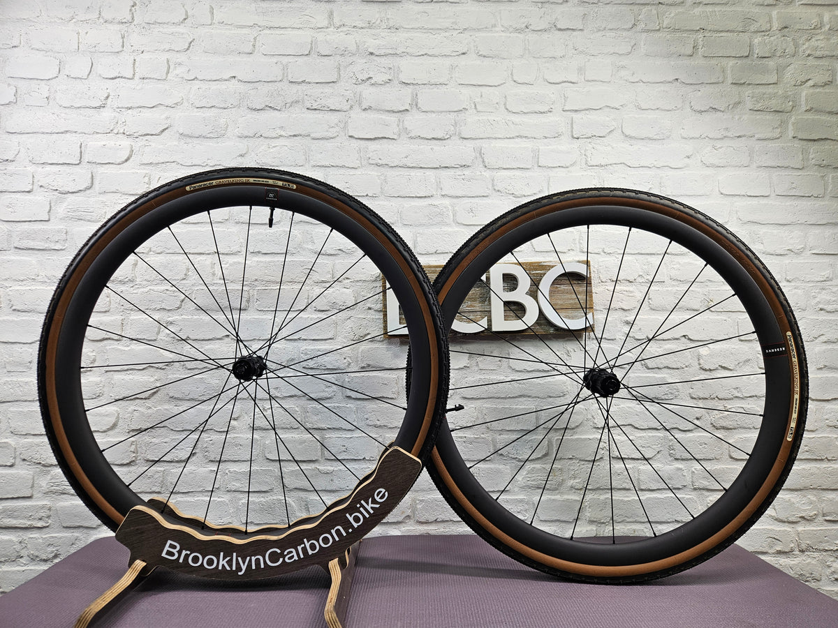 Reserve 32 Disc Carbon Fiber Clinchers GravelKing Tubeless 11 Speed Shimano 700c