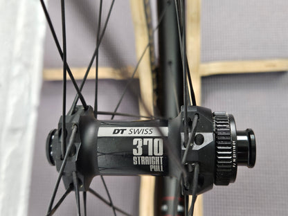 Reserve 32 Disc Carbon Fiber Clinchers GravelKing Tubeless 11 Speed Shimano 700c