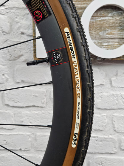 Reserve 32 Disc Carbon Fiber Clinchers GravelKing Tubeless 11 Speed Shimano 700c