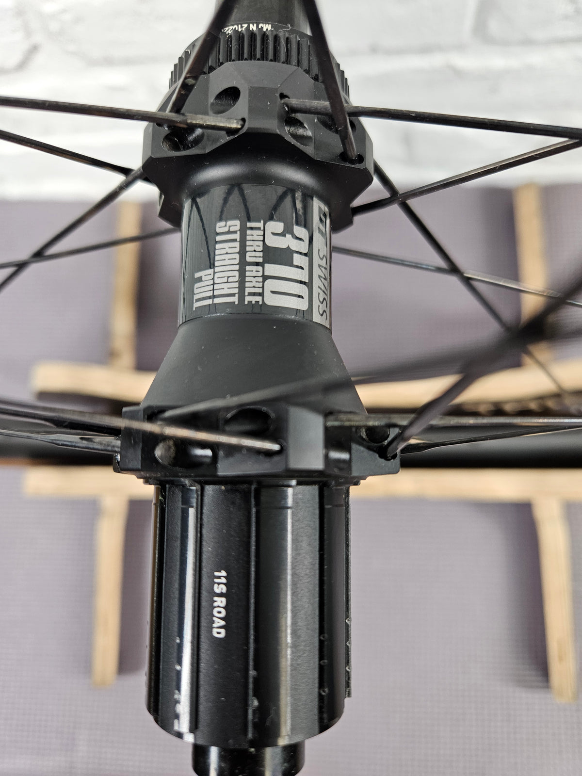 Reserve 32 Disc Carbon Fiber Clinchers GravelKing Tubeless 11 Speed Shimano 700c