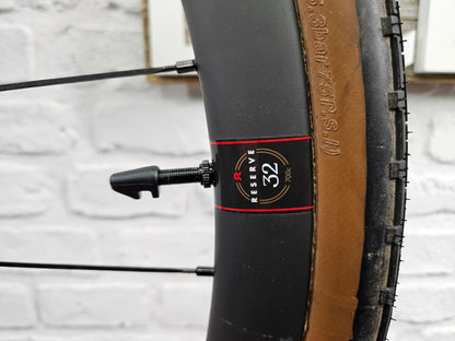 Reserve 32 Disc Carbon Fiber Clinchers GravelKing Tubeless 11 Speed Shimano 700c