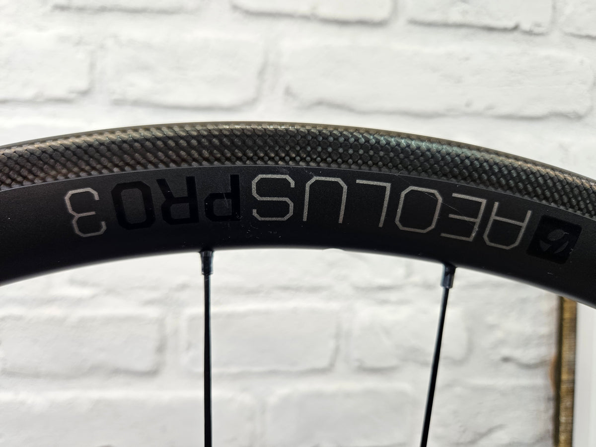 Bontrager Aeolus Pro 3 Rim Carbon Fiber Clinchers 11 Speed Shimano 700c