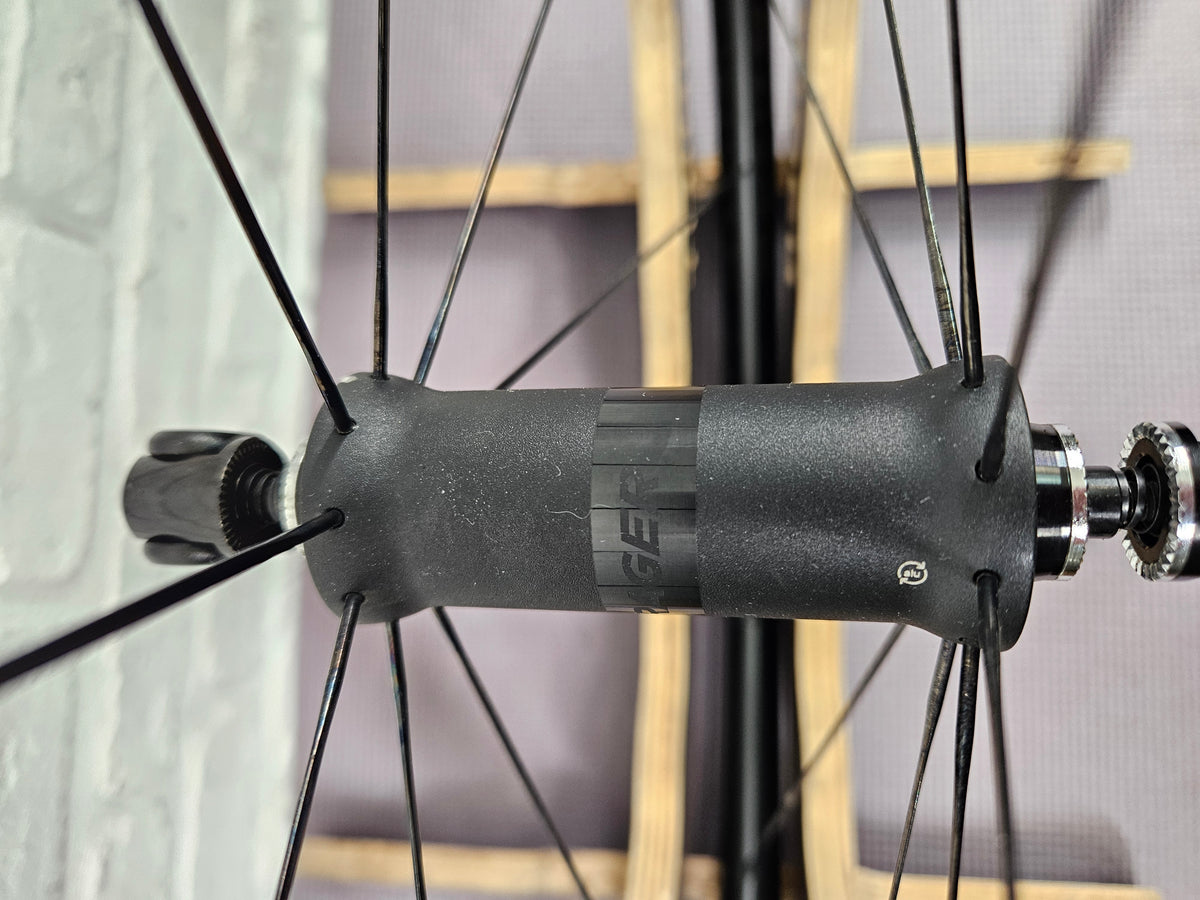 Bontrager Aeolus Pro 3 Rim Carbon Fiber Clinchers 11 Speed Shimano 700c