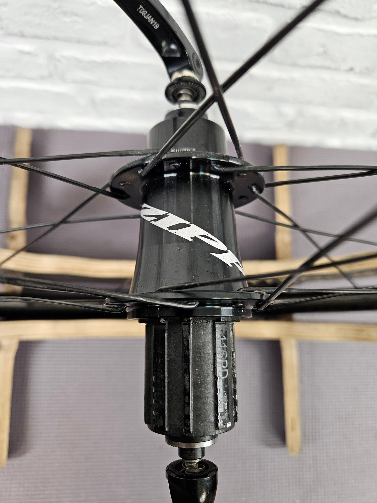 Zipp 302 Rim Carbon Fiber Clinchers 11 Speed Shimano 700c