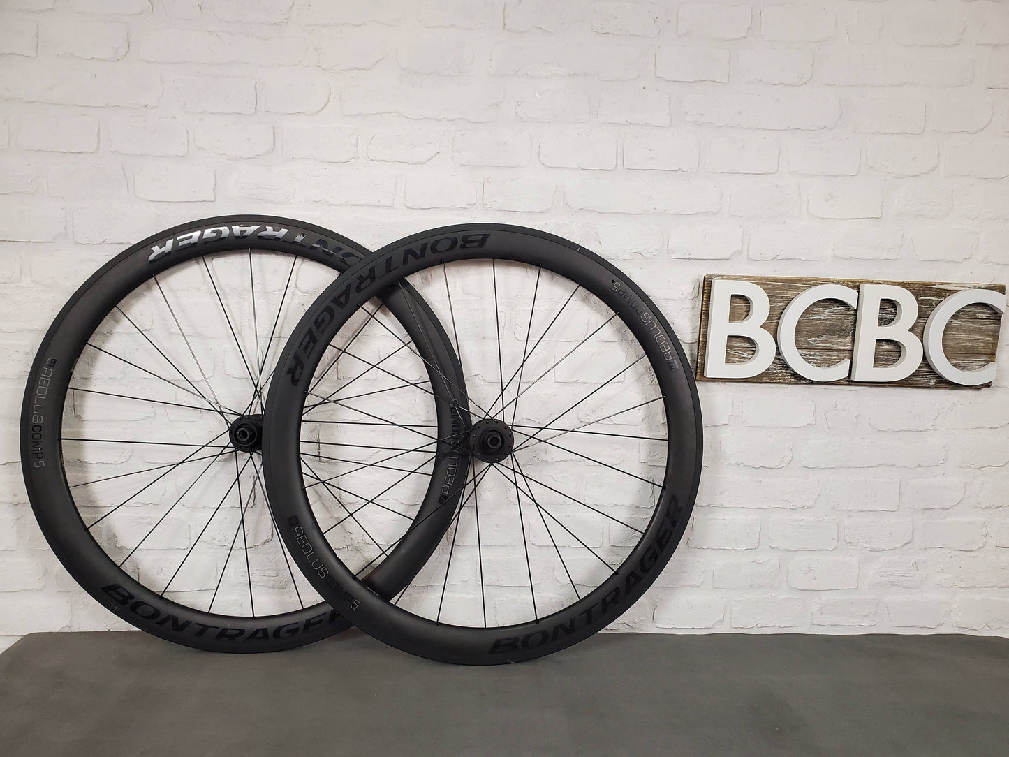 Bontrager Aeolus Comp Disc Carbon Fiber Clinchers 11 Speed