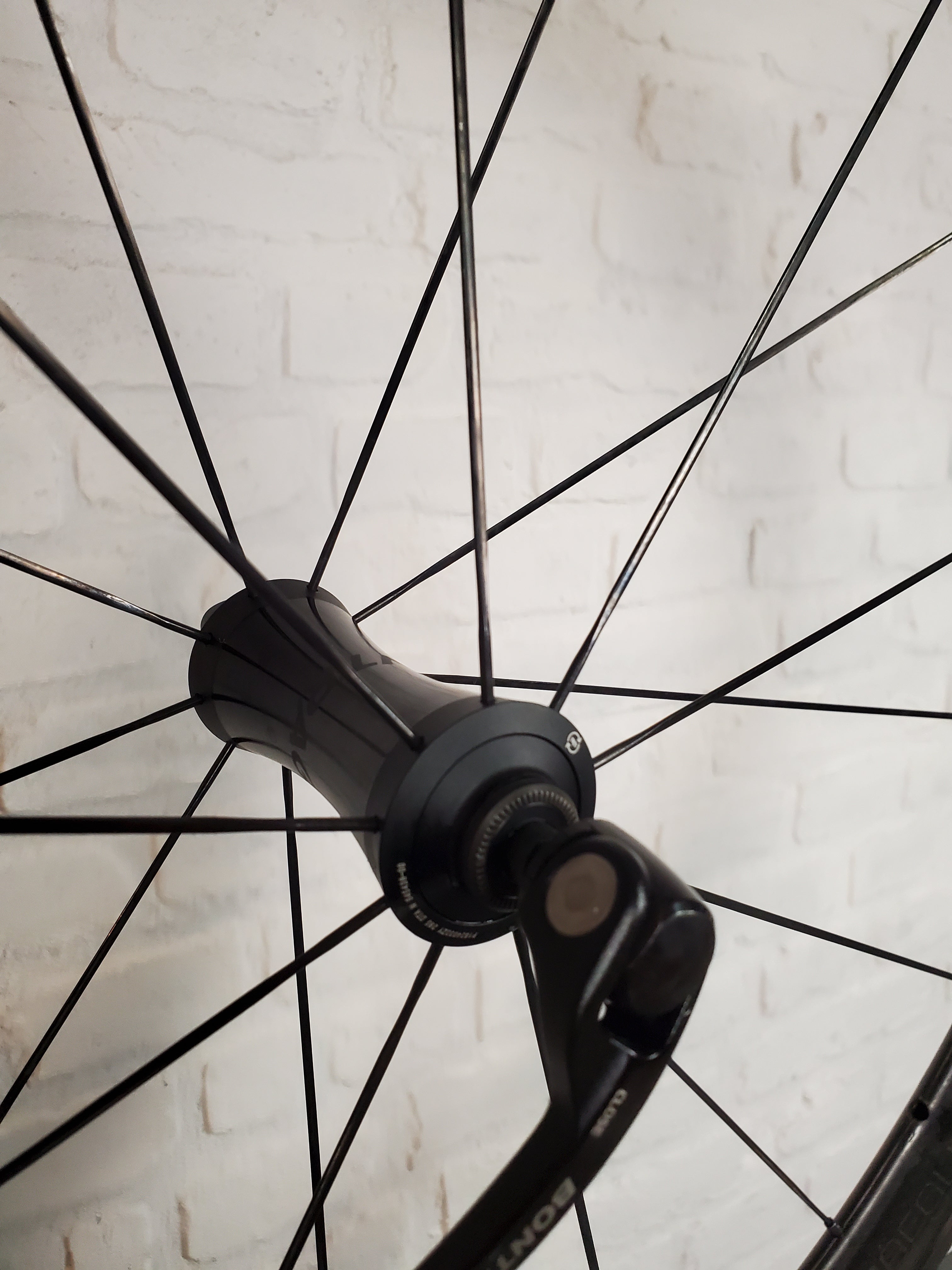 Bontrager Aeolus 4 XXX Carbon Fiber Clinchers 11 Speed Shimano 700c