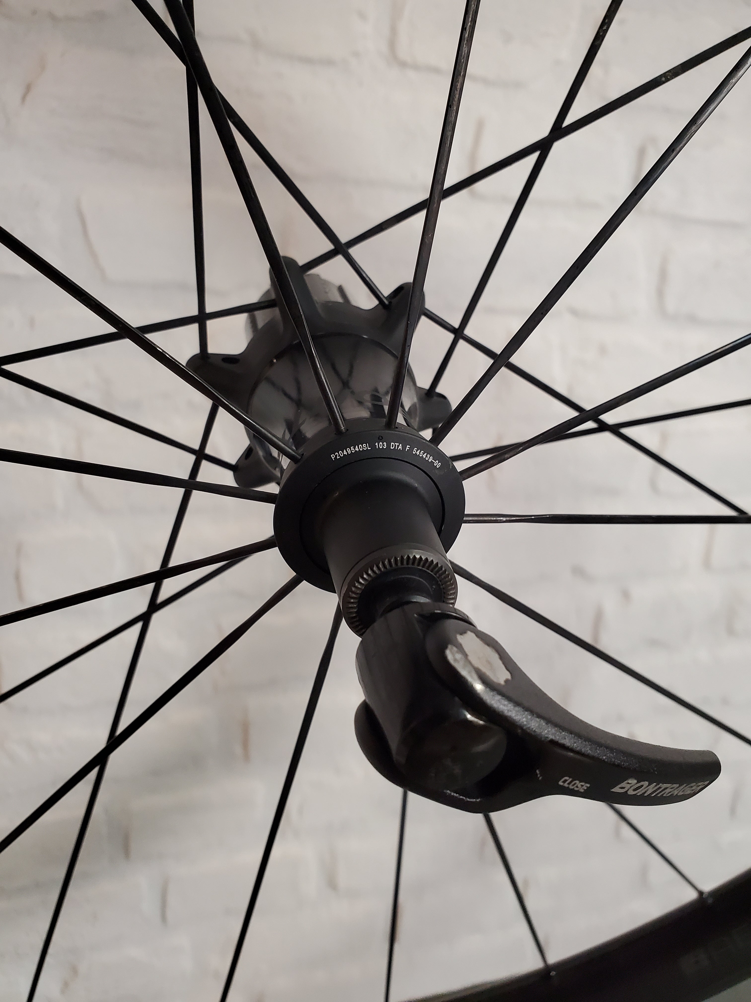Bontrager Aeolus 4 XXX Carbon Fiber Clinchers 11 Speed Shimano 700c