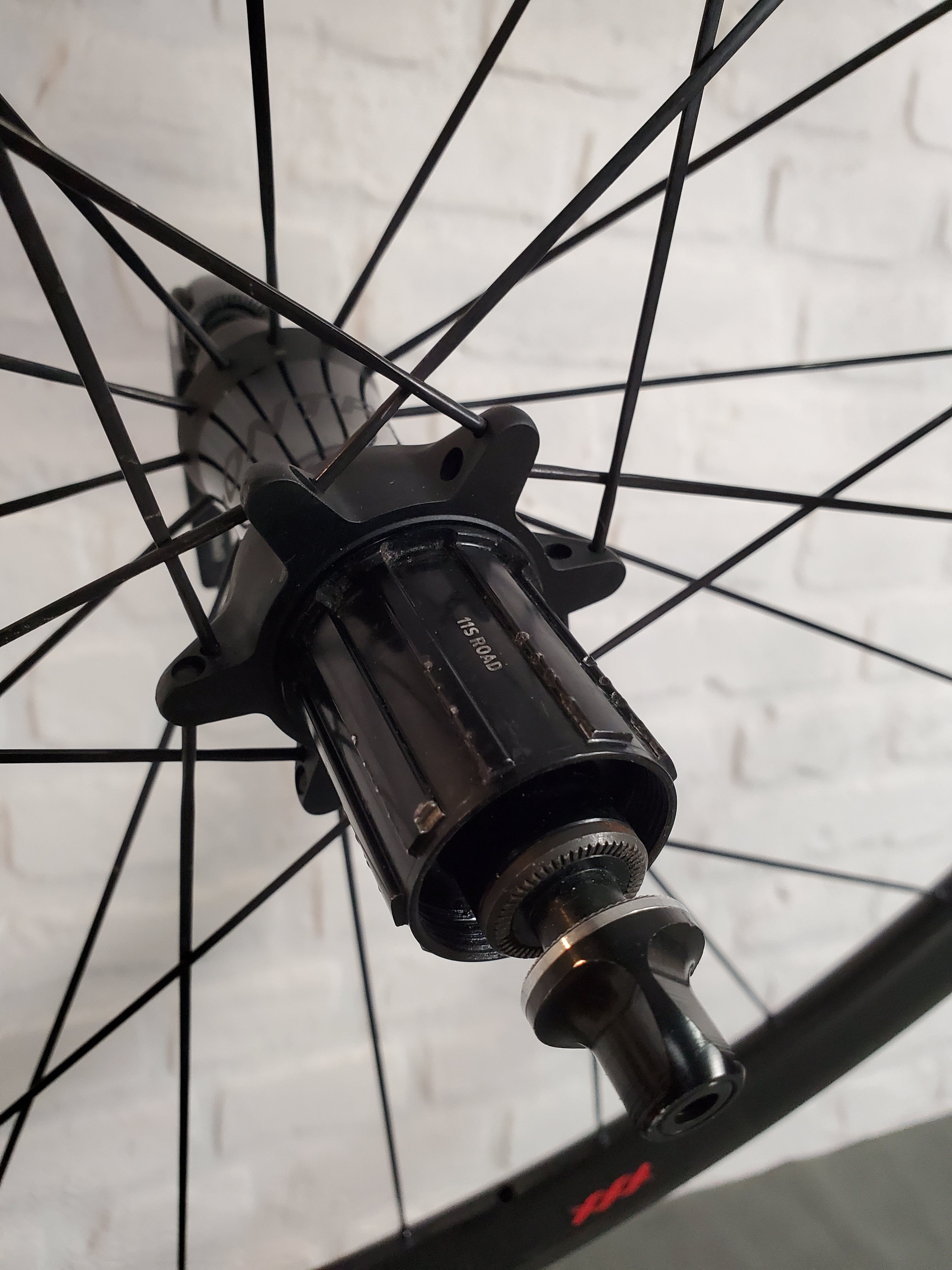 Bontrager Aeolus 4 XXX Carbon Fiber Clinchers 11 Speed Shimano 700c