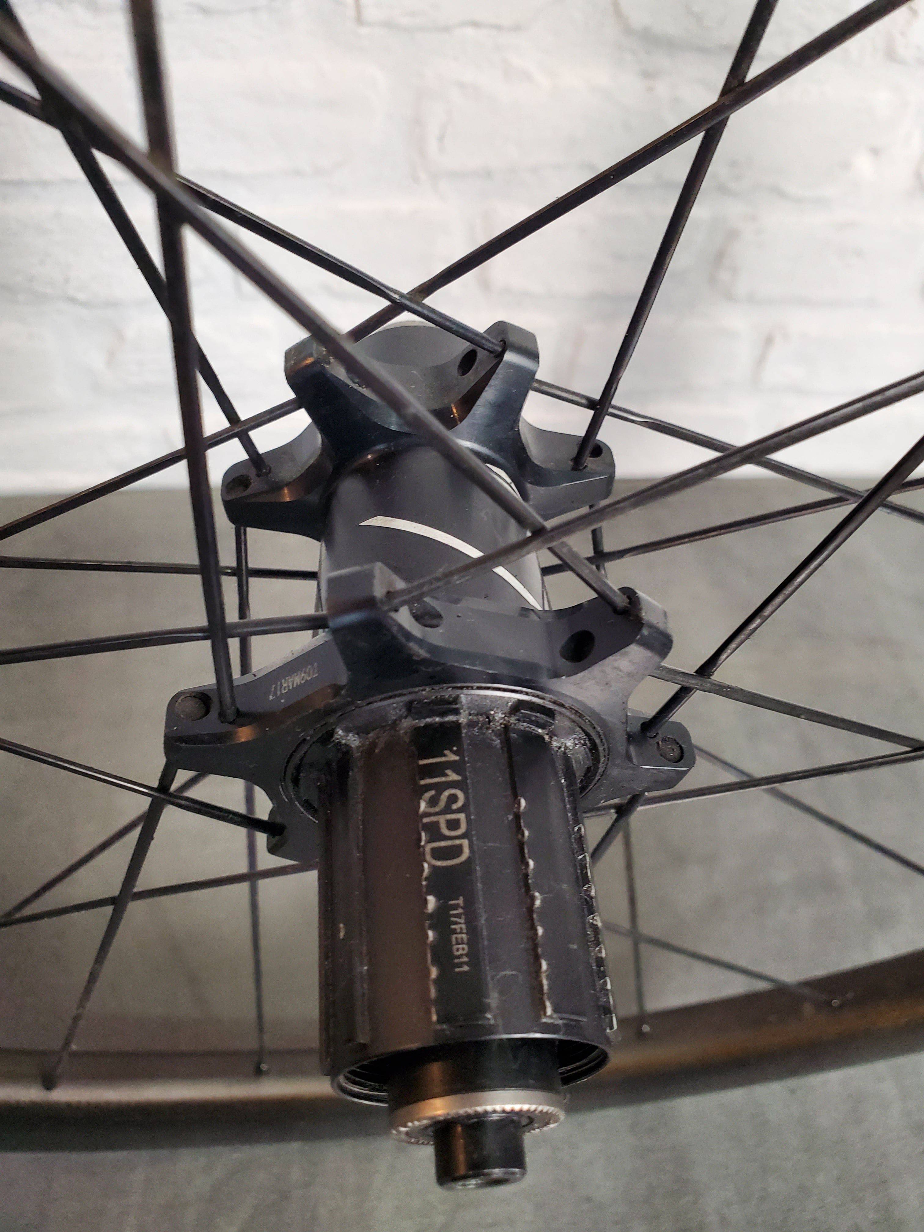 Zipp 404 Carbon Fiber Clinchers 11 Speed Shimano 700c | Brooklyn