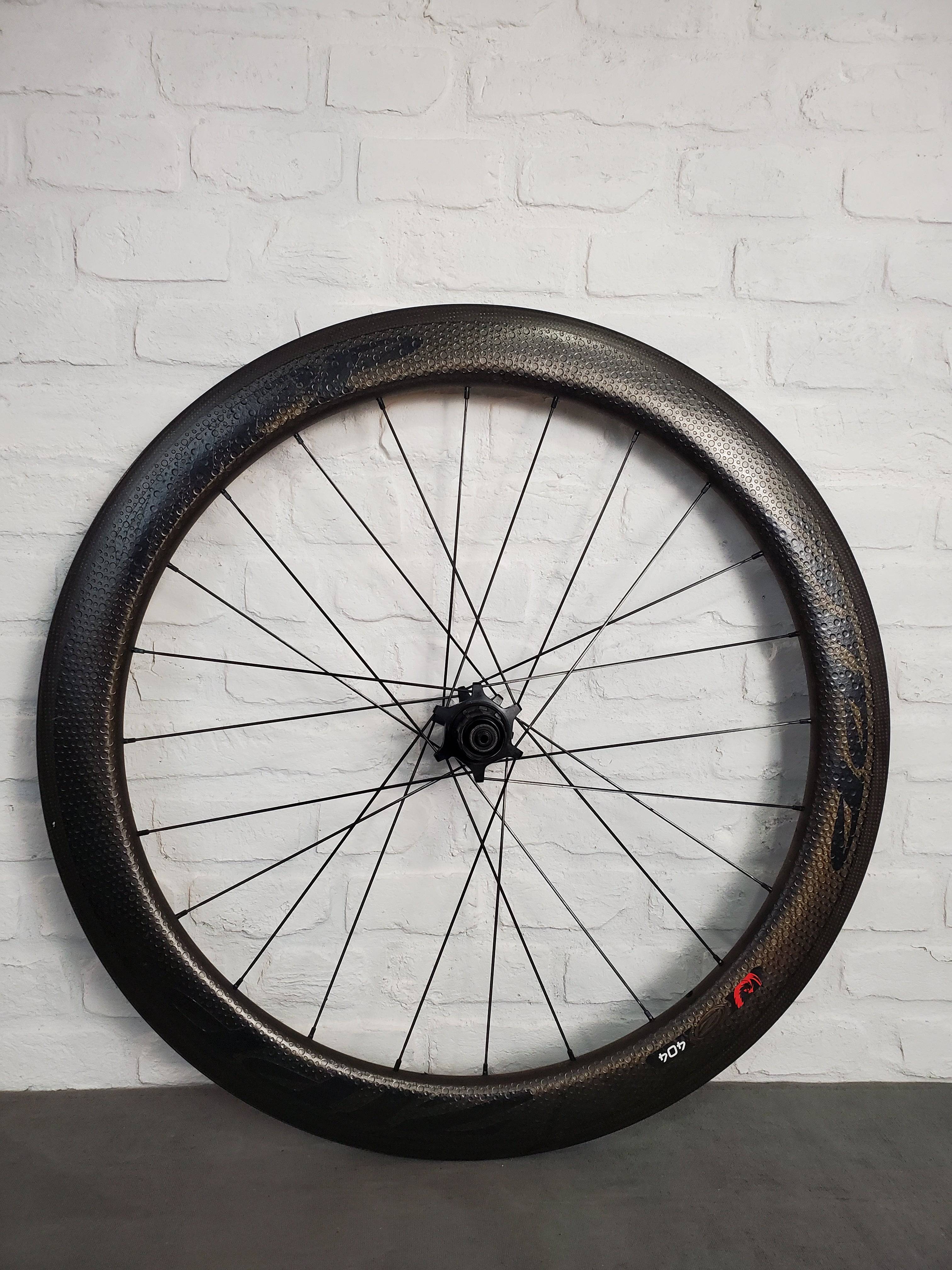 Zipp 404 Carbon Fiber Clinchers 11 Speed Shimano 700c | Pre-Owned