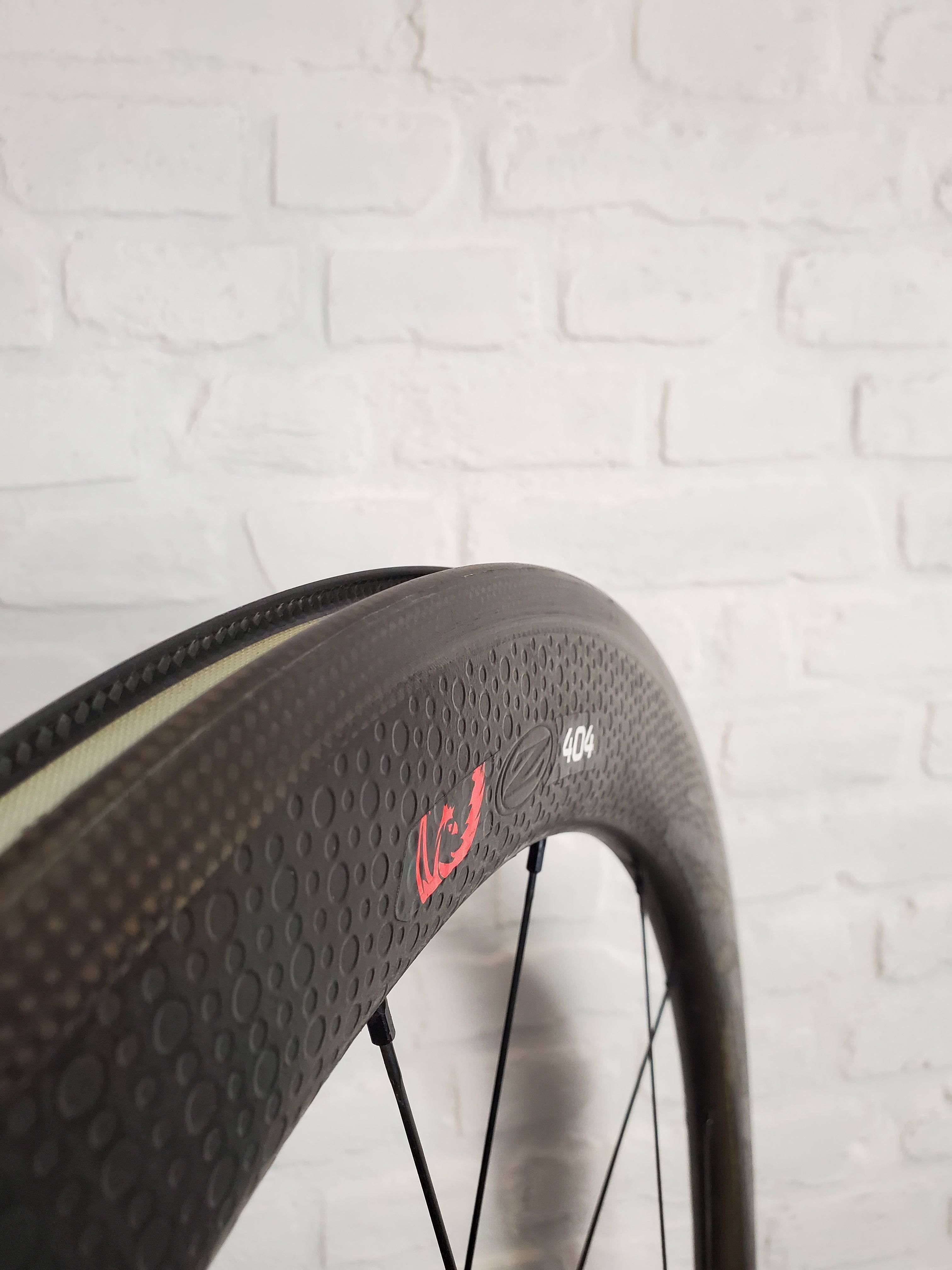 Zipp 404 Carbon Fiber Clinchers 11 Speed Shimano 700c