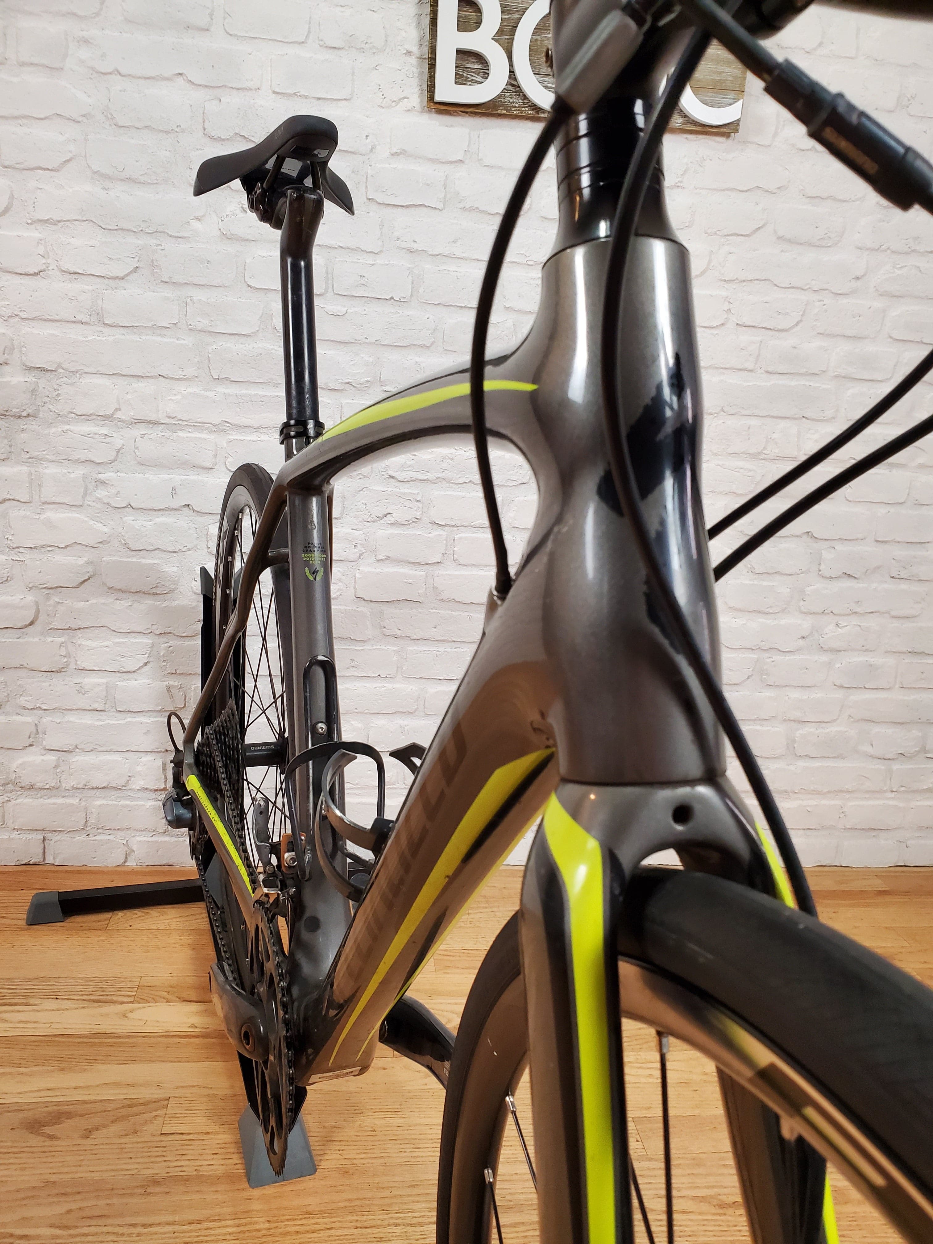 Used Road Bikes for Sale: Specialized Roubaix SL4 Disc Ultegra