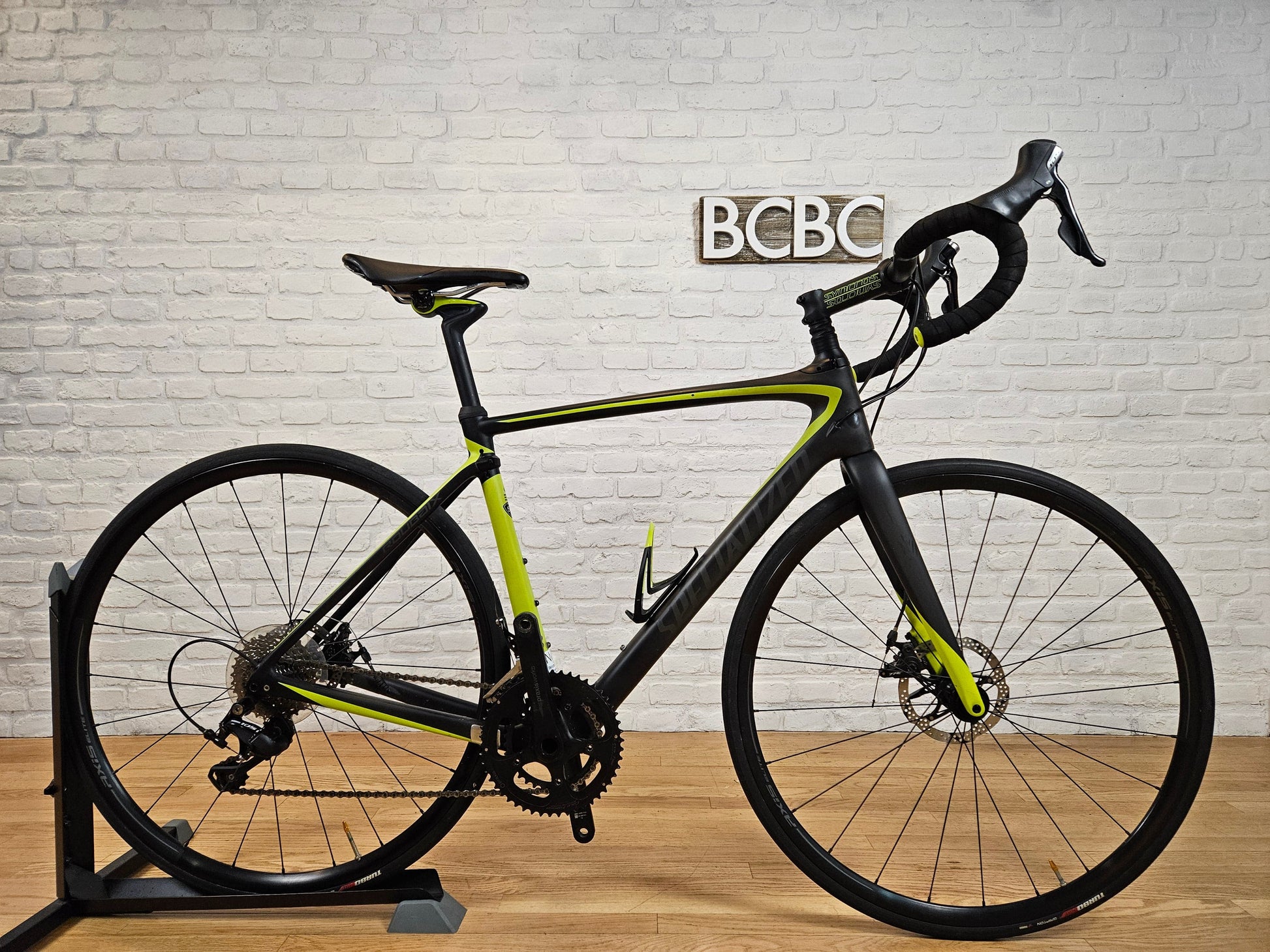 fahrrad specialized carbon Used 2018 Specialized Roubaix Sport Disc Futureshock 105 – Size 54cm black-yellow | Pre-Owned Carbon Fiber Bikes in NYС