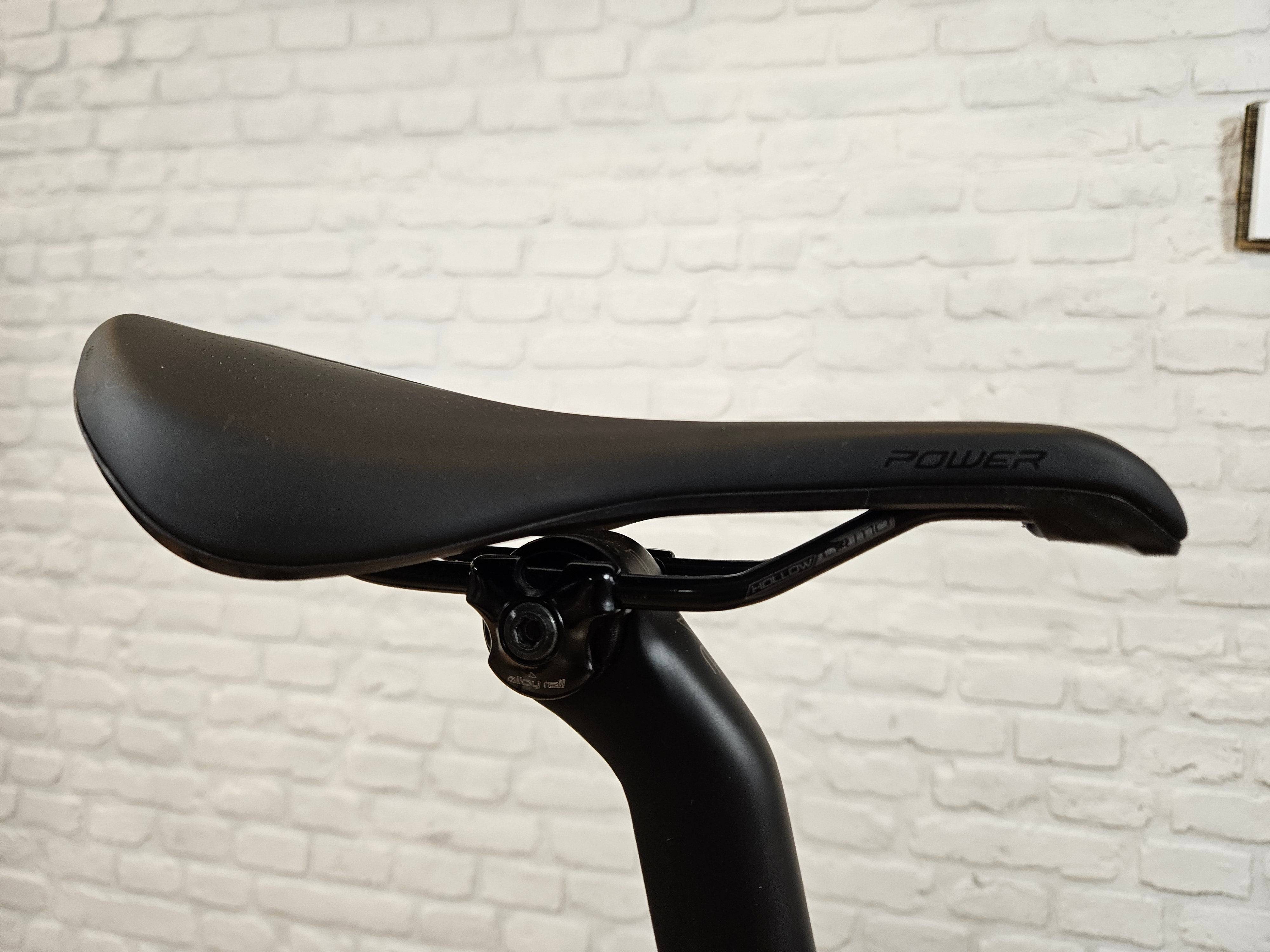 Used 2022 Specialized Roubaix Disc Futureshock Tiagra – Size 52cm